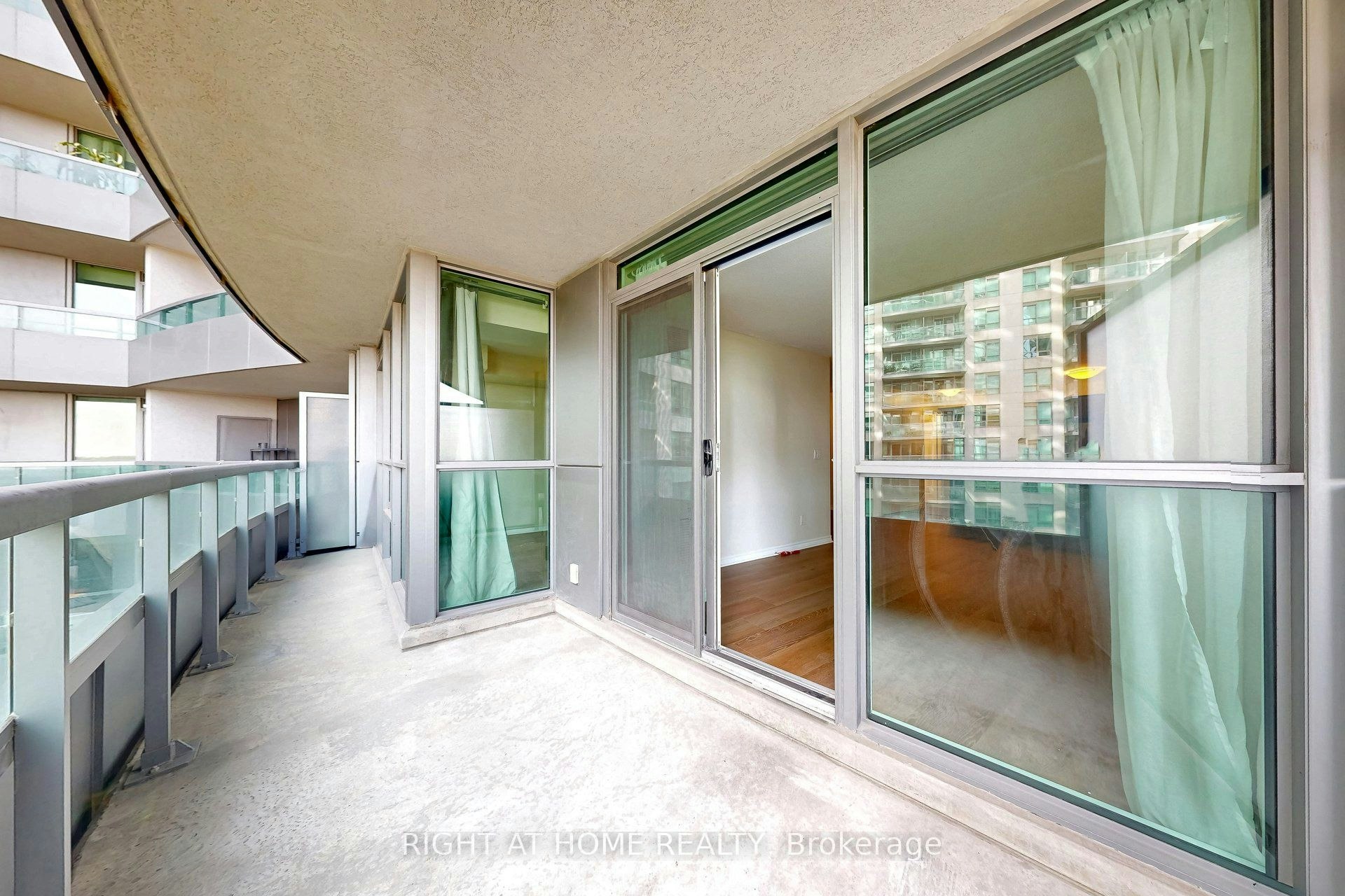 712-19 Grand Trunk Crescent, Toronto, ON, M5J 3A3 - 31