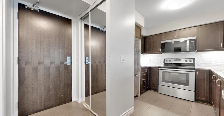 712-19 Grand Trunk Crescent, Toronto, ON, M5J 3A3 - 8
