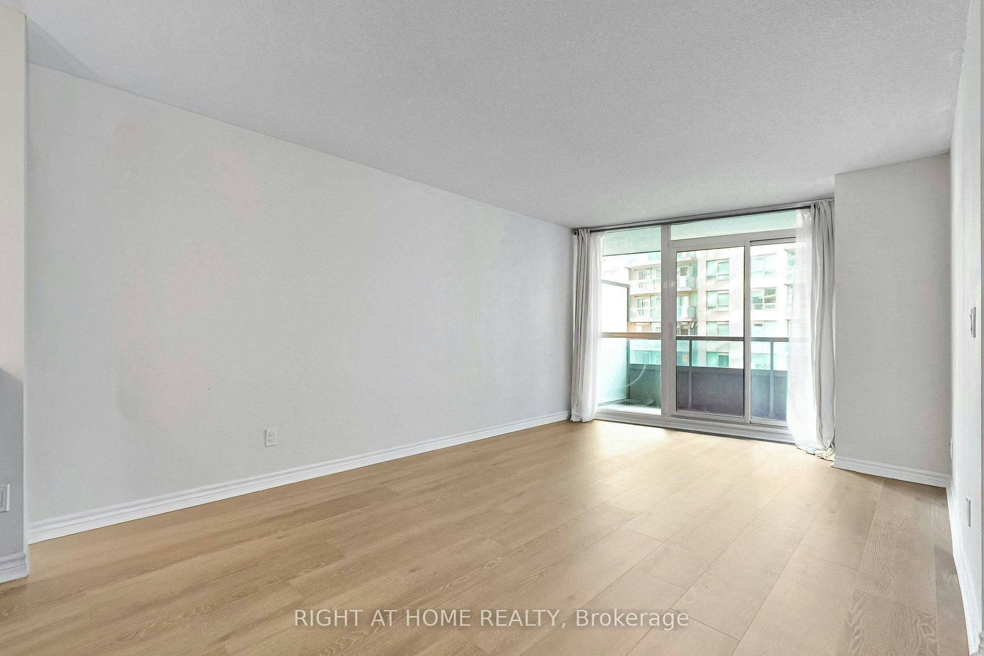 712-19 Grand Trunk Crescent, Toronto, ON, M5J 3A3 - 16
