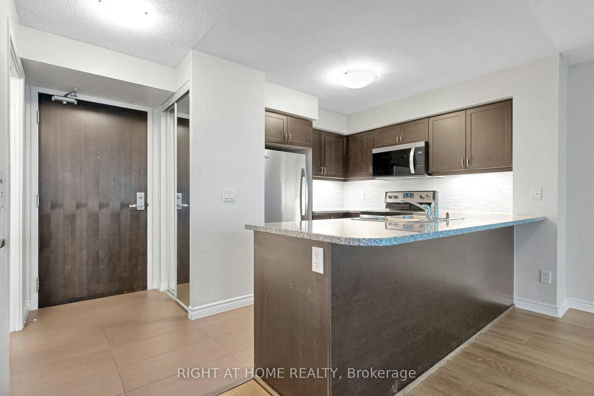 712-19 Grand Trunk Crescent, Toronto, ON, M5J 3A3 - 13
