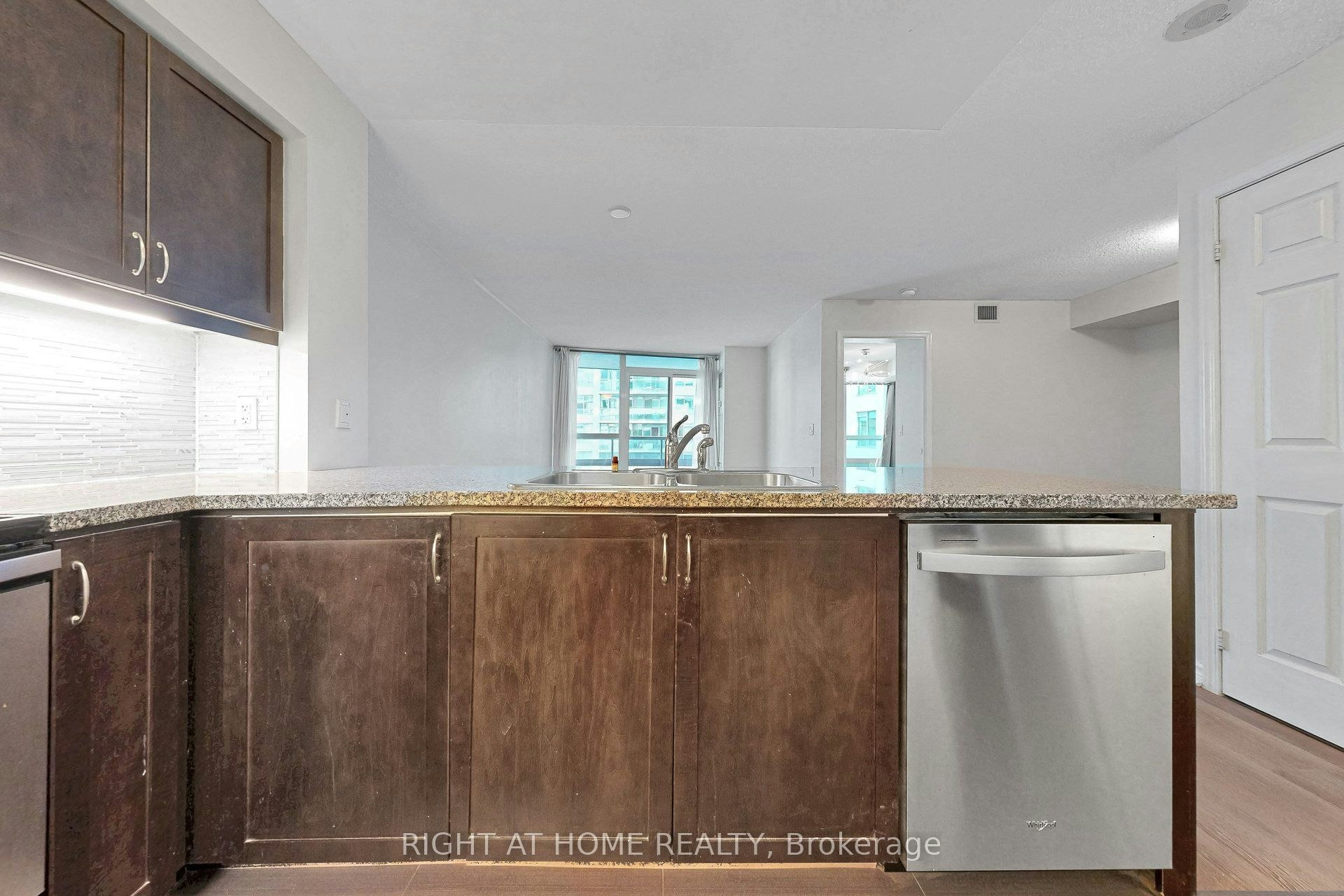 712-19 Grand Trunk Crescent, Toronto, ON, M5J 3A3 - 11