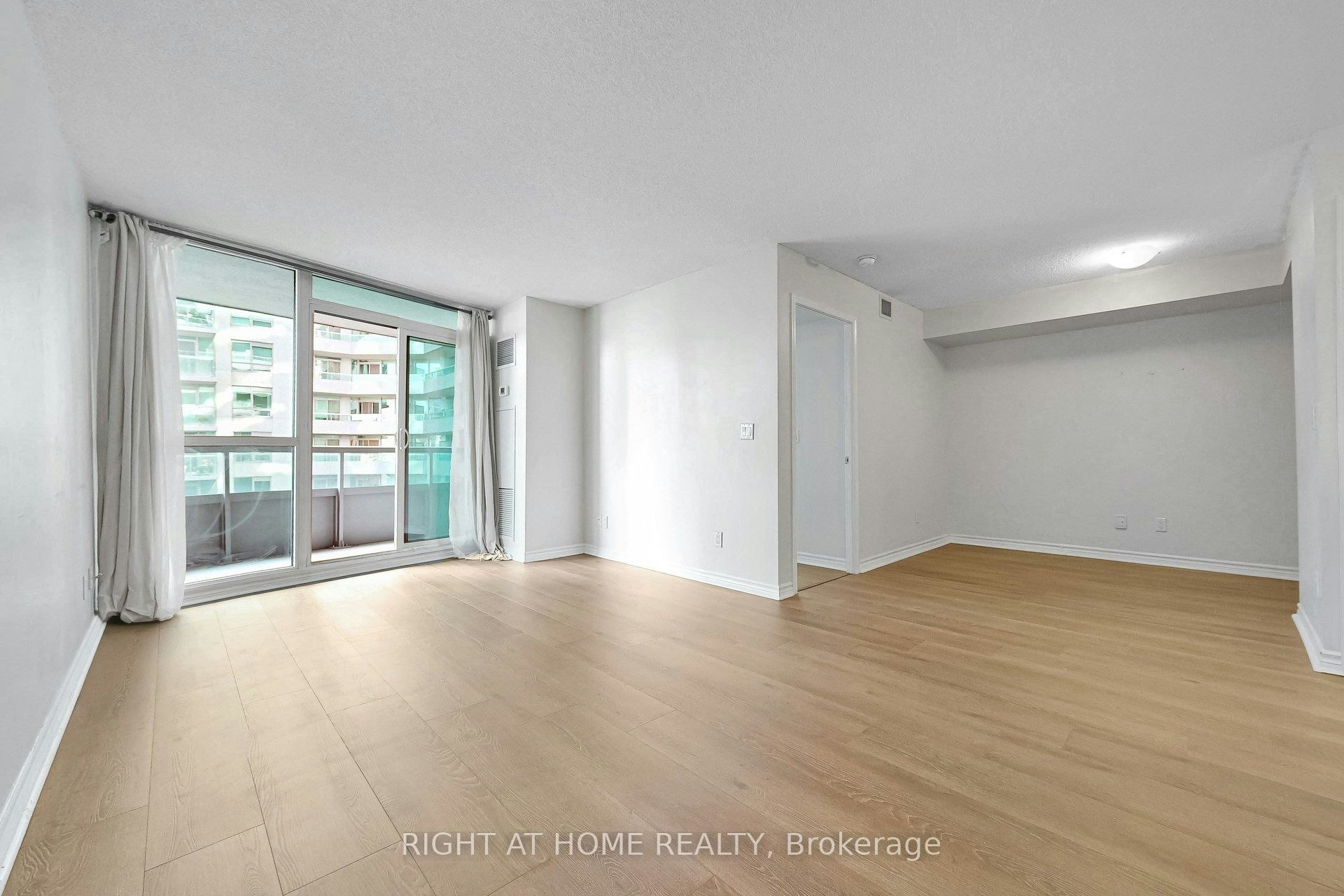 712-19 Grand Trunk Crescent, Toronto, ON, M5J 3A3 - 17