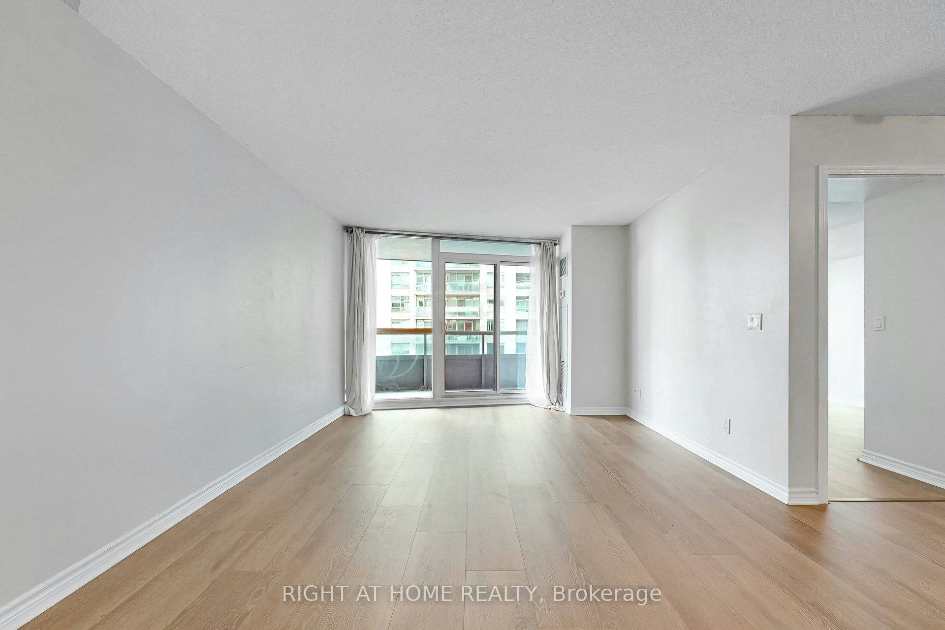 712-19 Grand Trunk Crescent, Toronto, ON, M5J 3A3 - 18