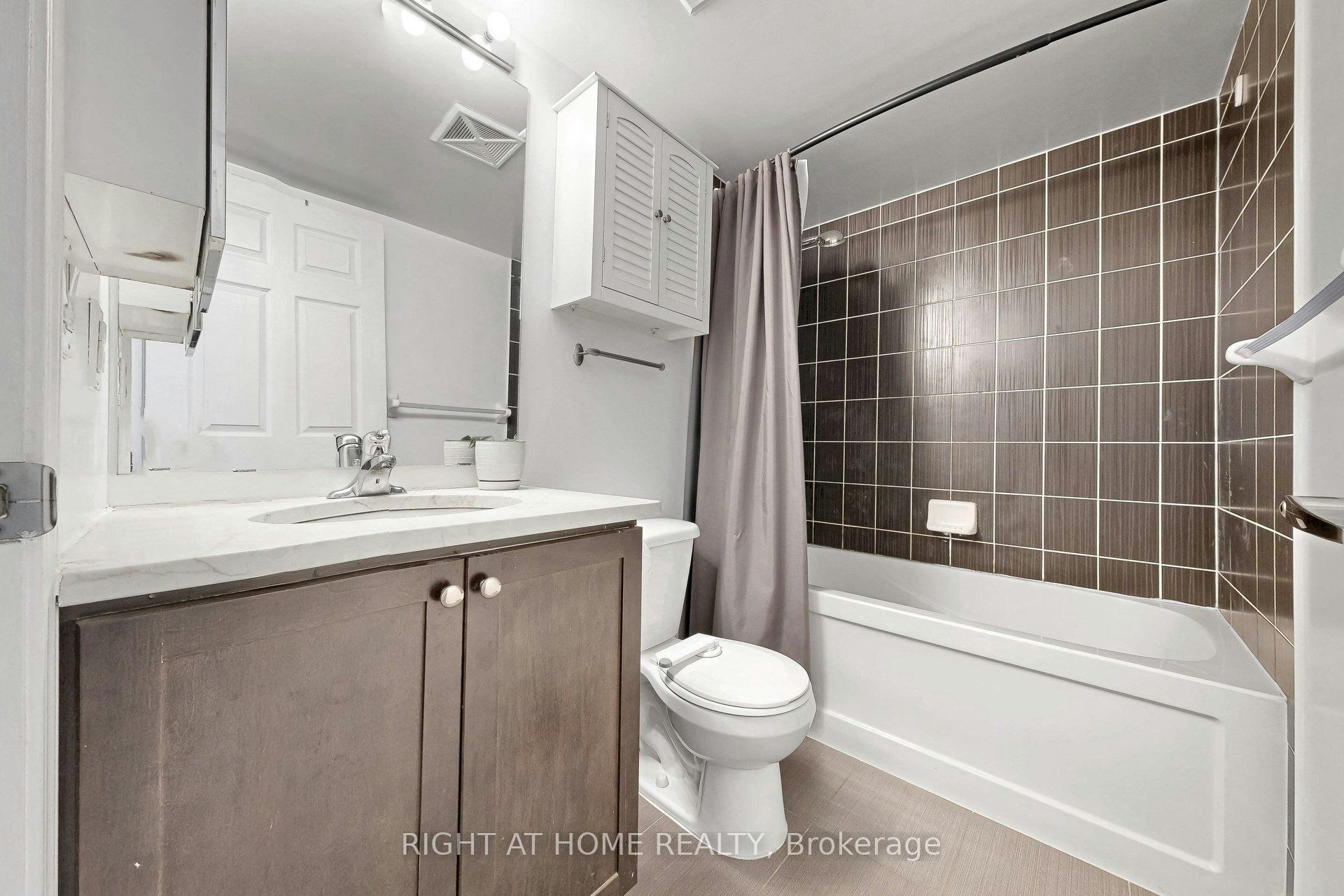 712-19 Grand Trunk Crescent, Toronto, ON, M5J 3A3 - 28