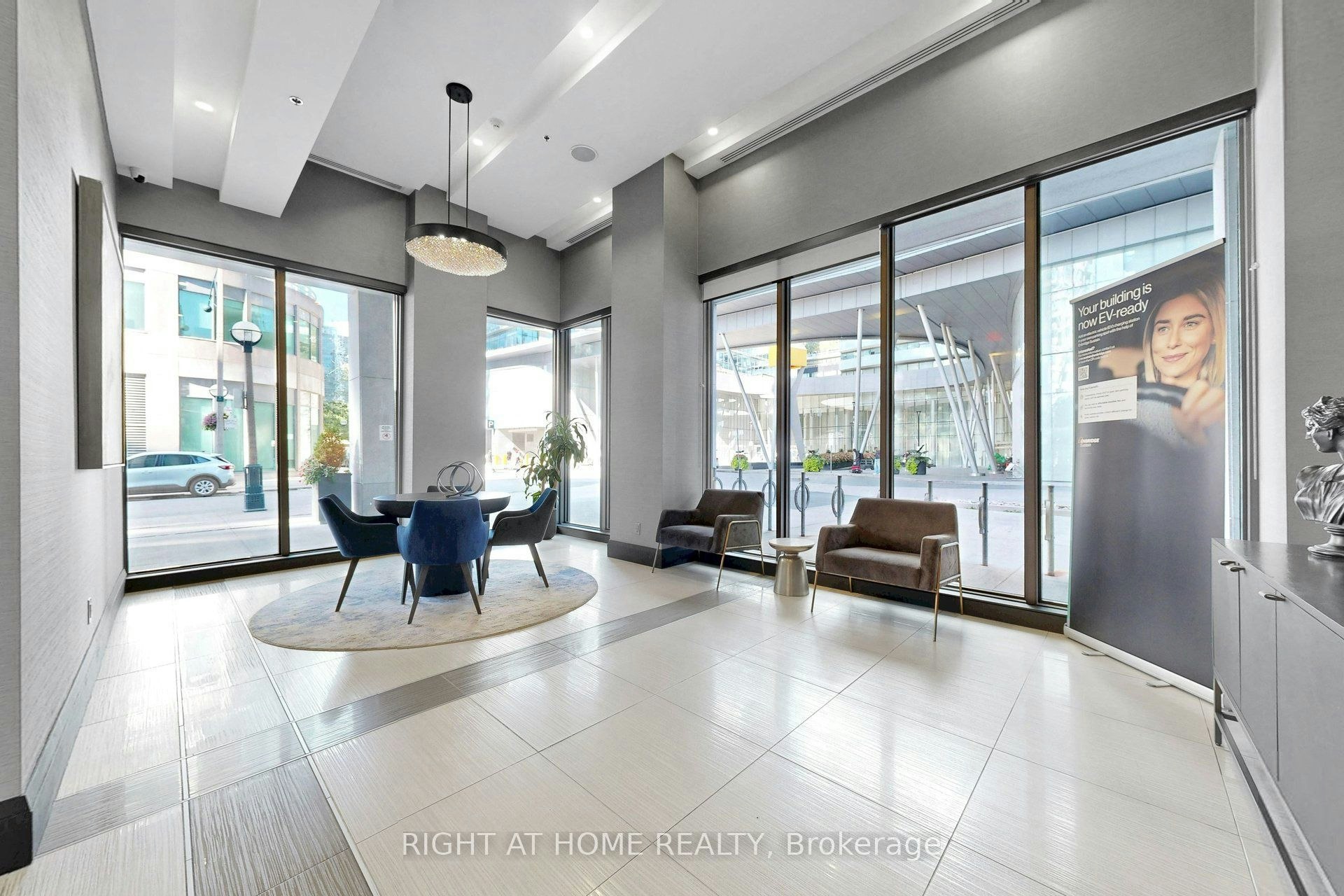 712-19 Grand Trunk Crescent, Toronto, ON, M5J 3A3 - 5