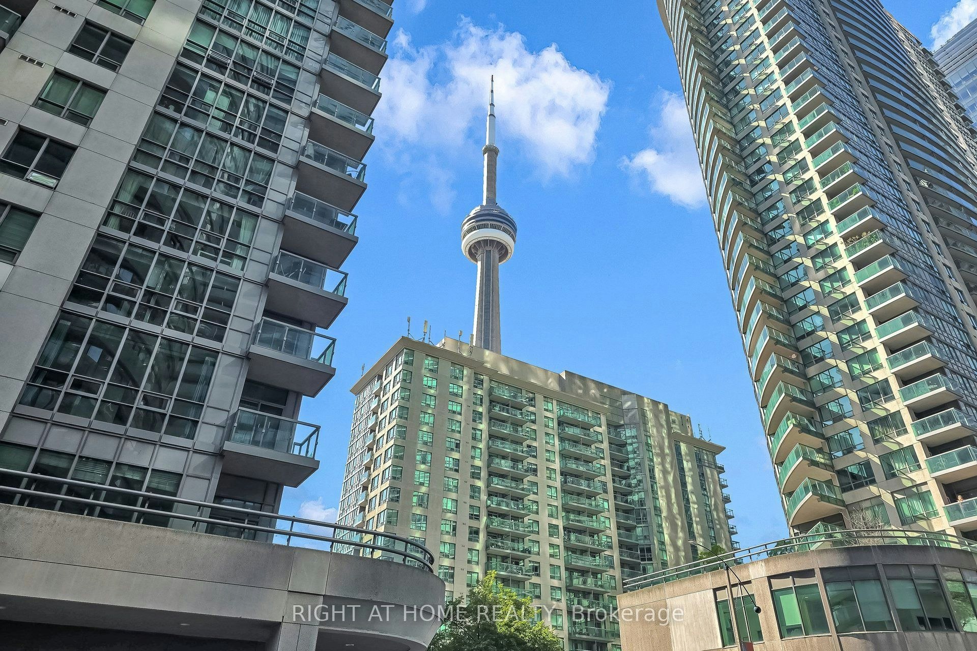 712-19 Grand Trunk Crescent, Toronto, ON, M5J 3A3 - 2