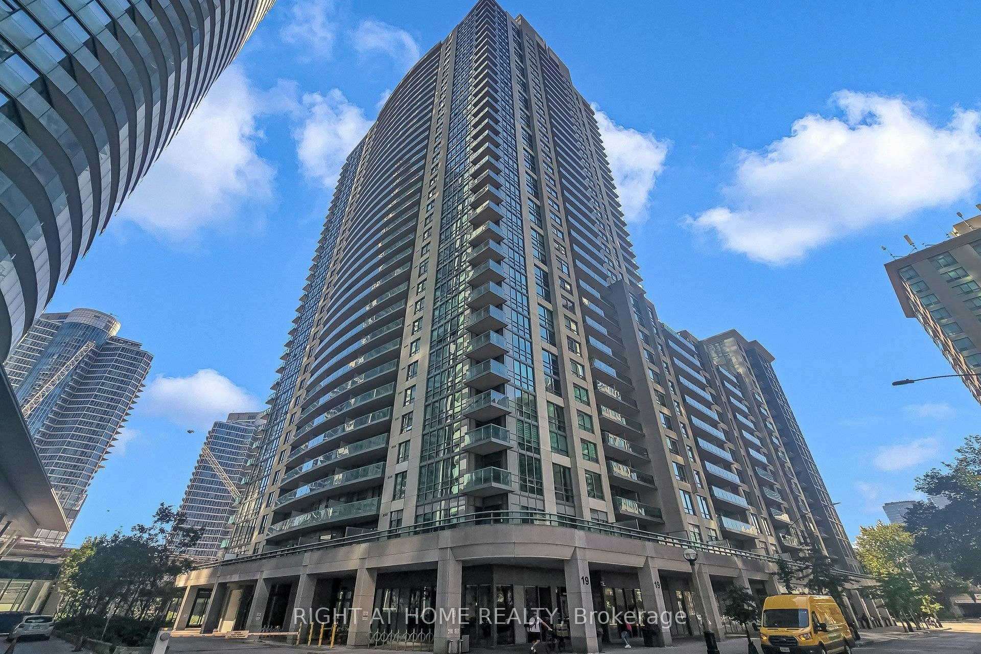 712-19 Grand Trunk Crescent, Toronto, ON, M5J 3A3