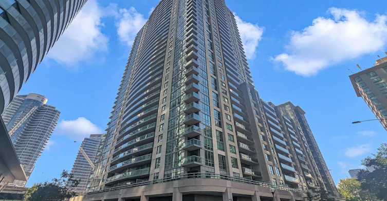 712-19 Grand Trunk Crescent, Toronto, ON, M5J 3A3