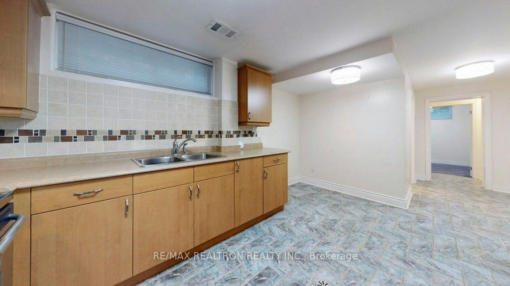 Bsmt-31 Whitelock Crescent, Toronto, ON, M2K 1V9 - 5