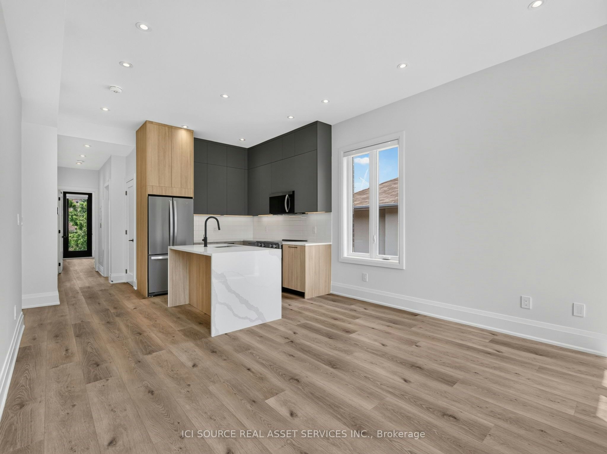 Unit 2-28 Norcross Road, Toronto, ON, M3H 2R4 - 3