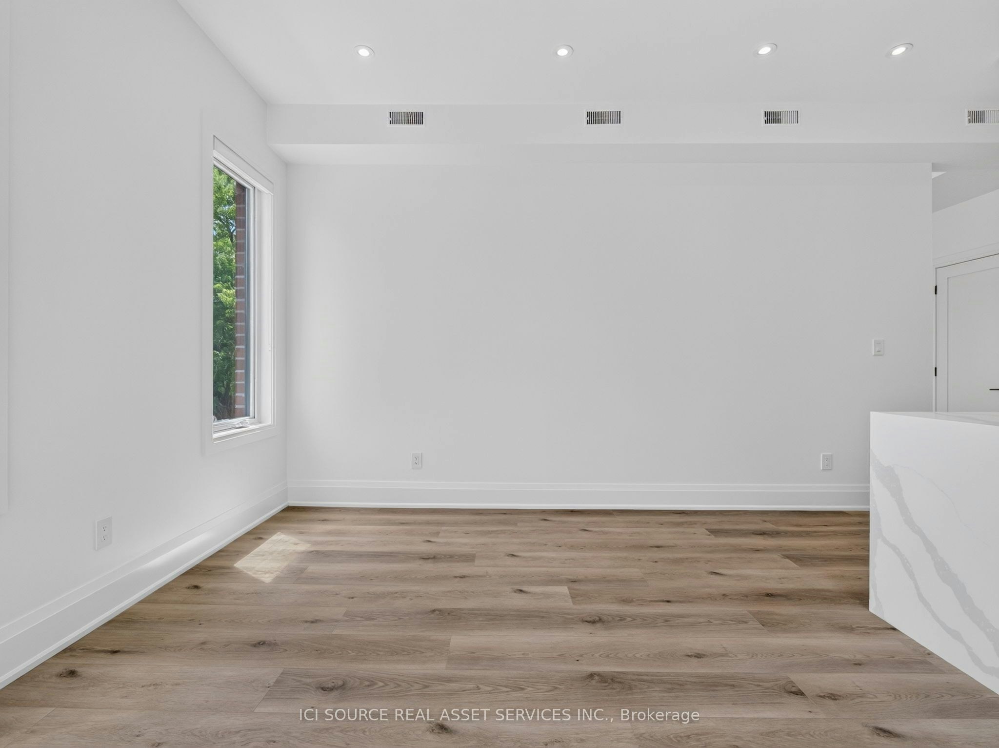 Unit 2-28 Norcross Road, Toronto, ON, M3H 2R4 - 6