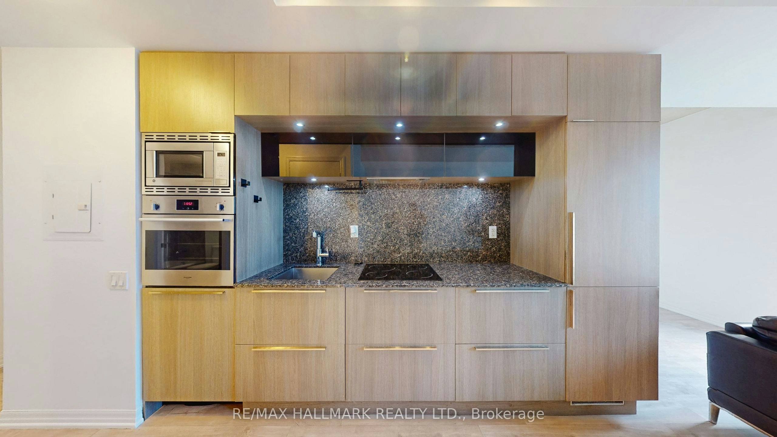 1010-88 Blue Jays Way, Toronto, ON, M5V 2G3 - 2
