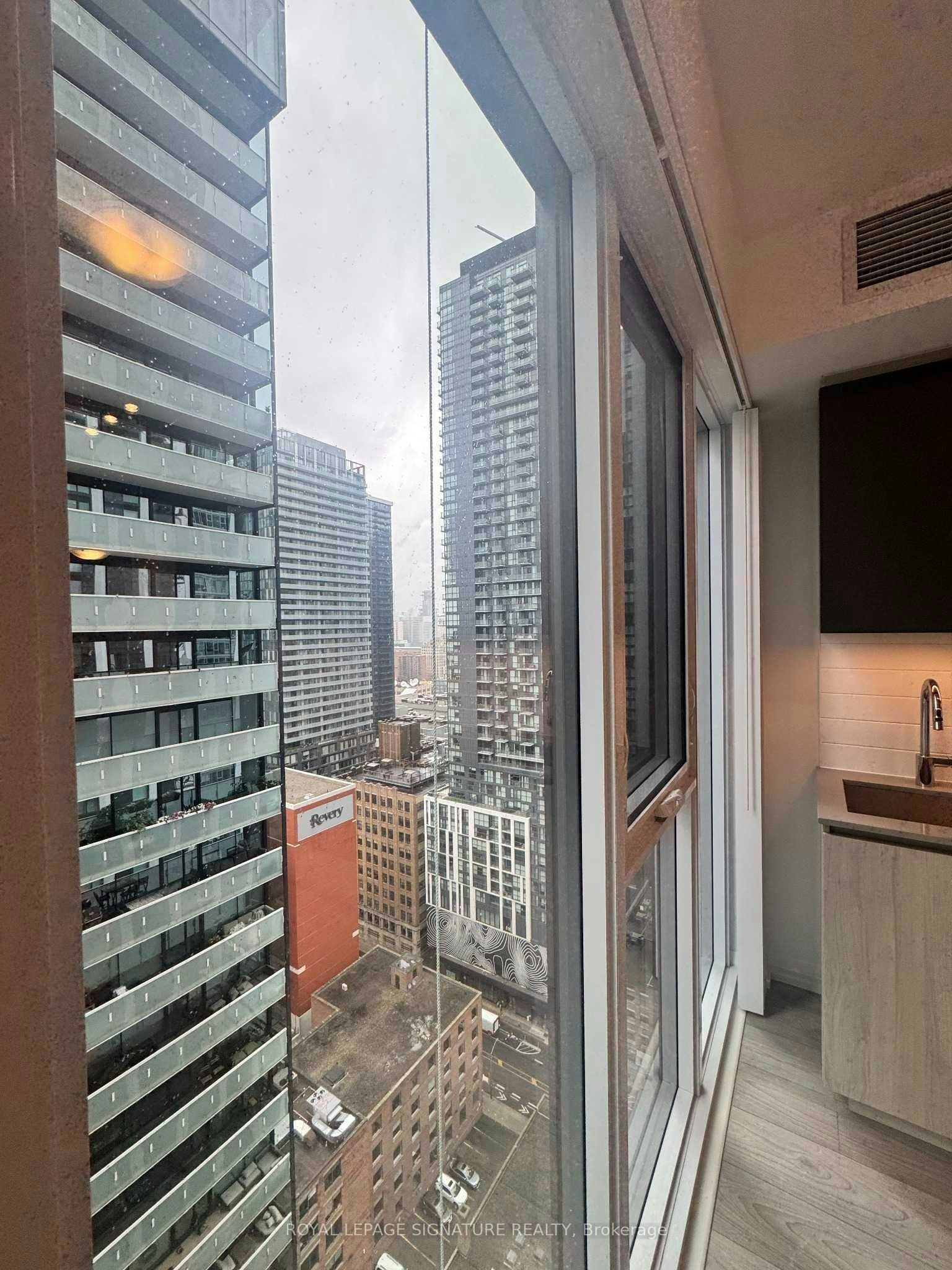 2628-400 King Street, Toronto, ON, M5V 0X8 - 3