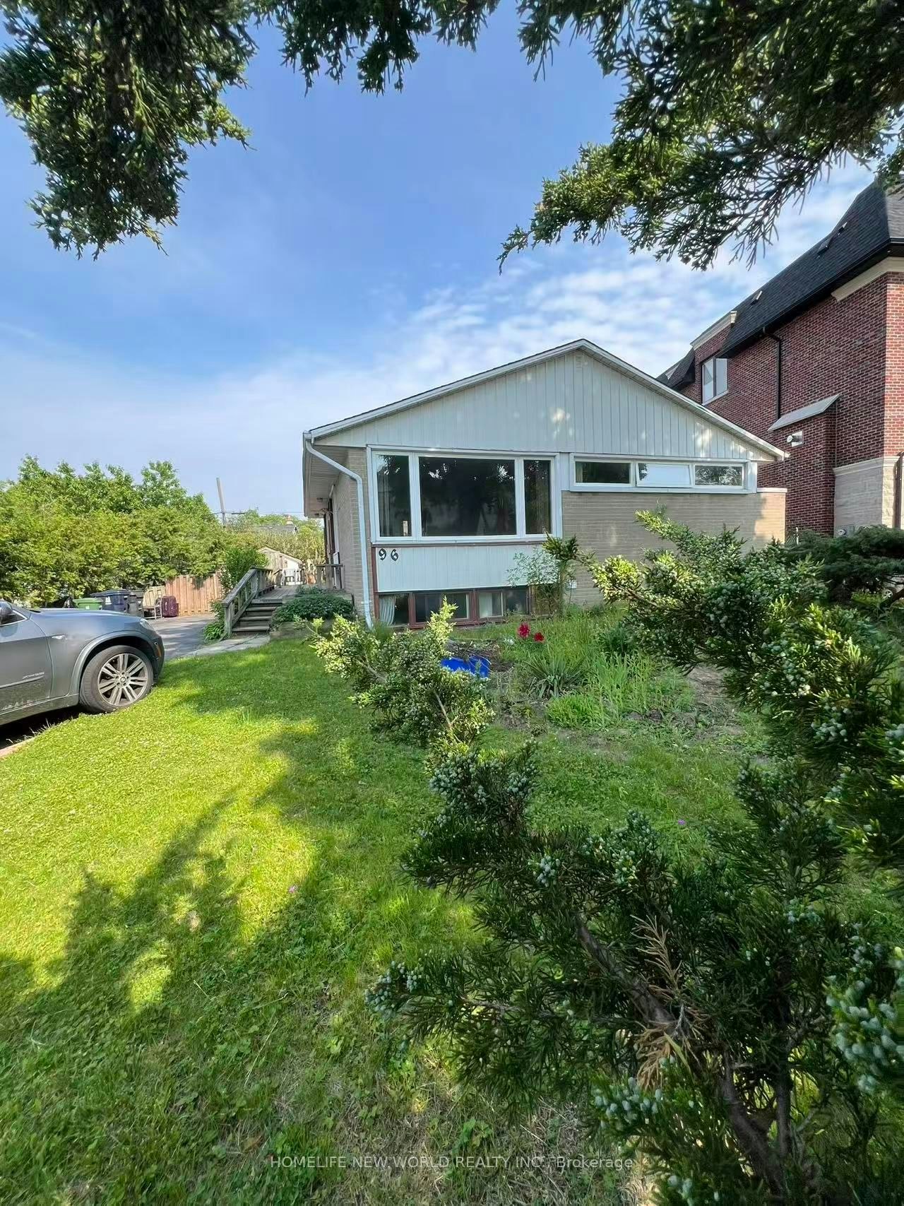 96 Berkinshaw Crescent, Toronto, ON, M3B 2T2