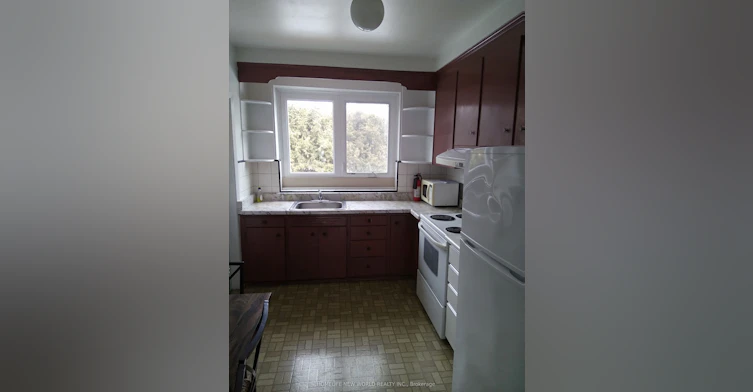 96 Berkinshaw Crescent, Toronto, ON, M3B 2T2 - 5