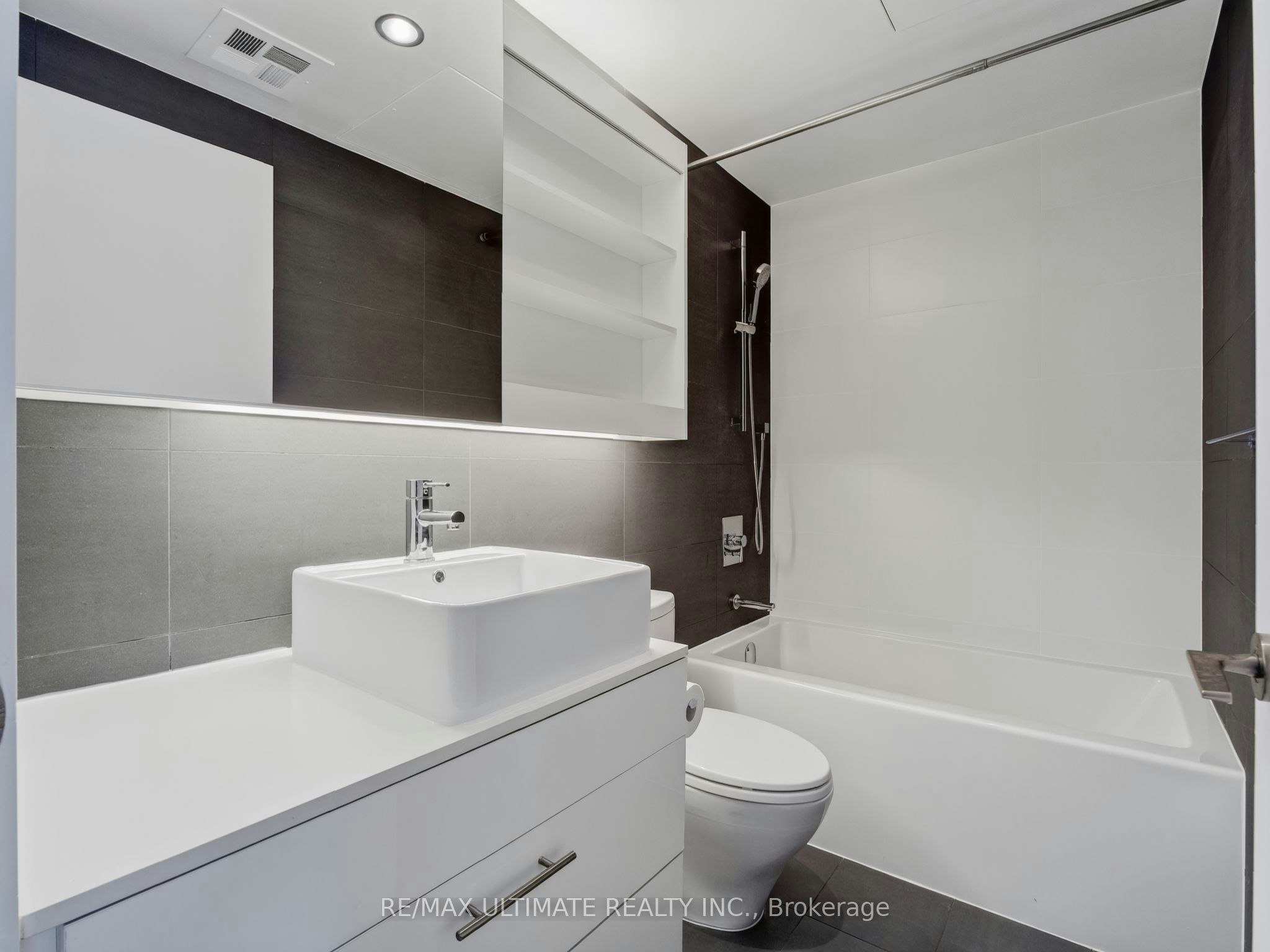 701-32 Trolley Crescent, Toronto, ON, M5A 0E9 - 26