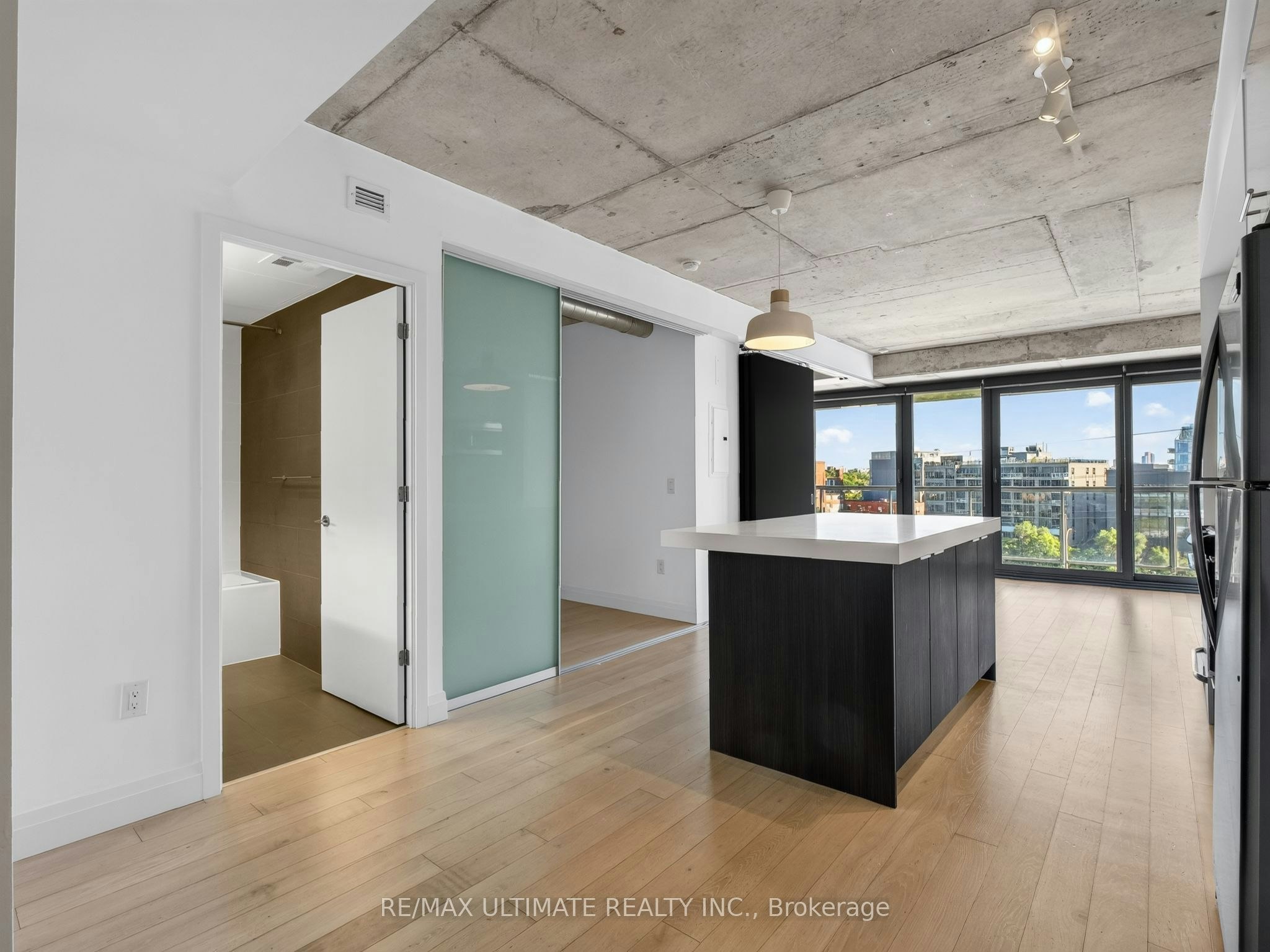 701-32 Trolley Crescent, Toronto, ON, M5A 0E9 - 3