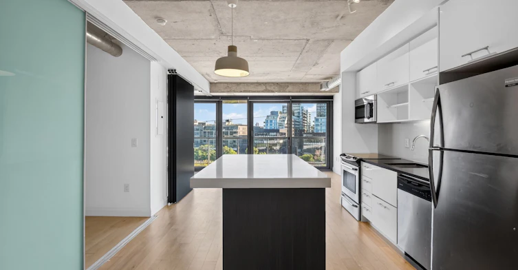 701-32 Trolley Crescent, Toronto, ON, M5A 0E9 - 4