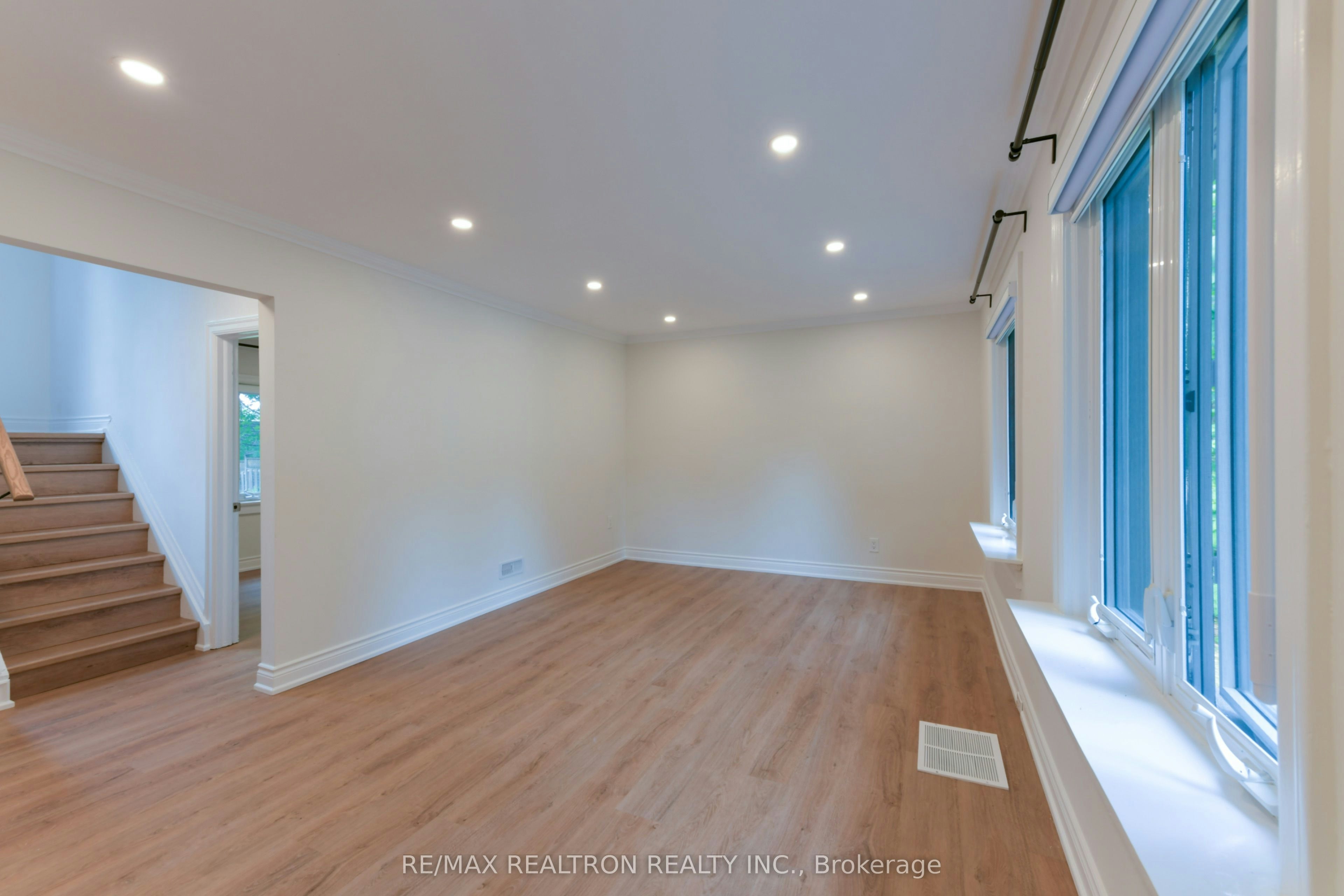 150 Upper Canada Drive, Toronto, ON, M2P 1S8 - 10