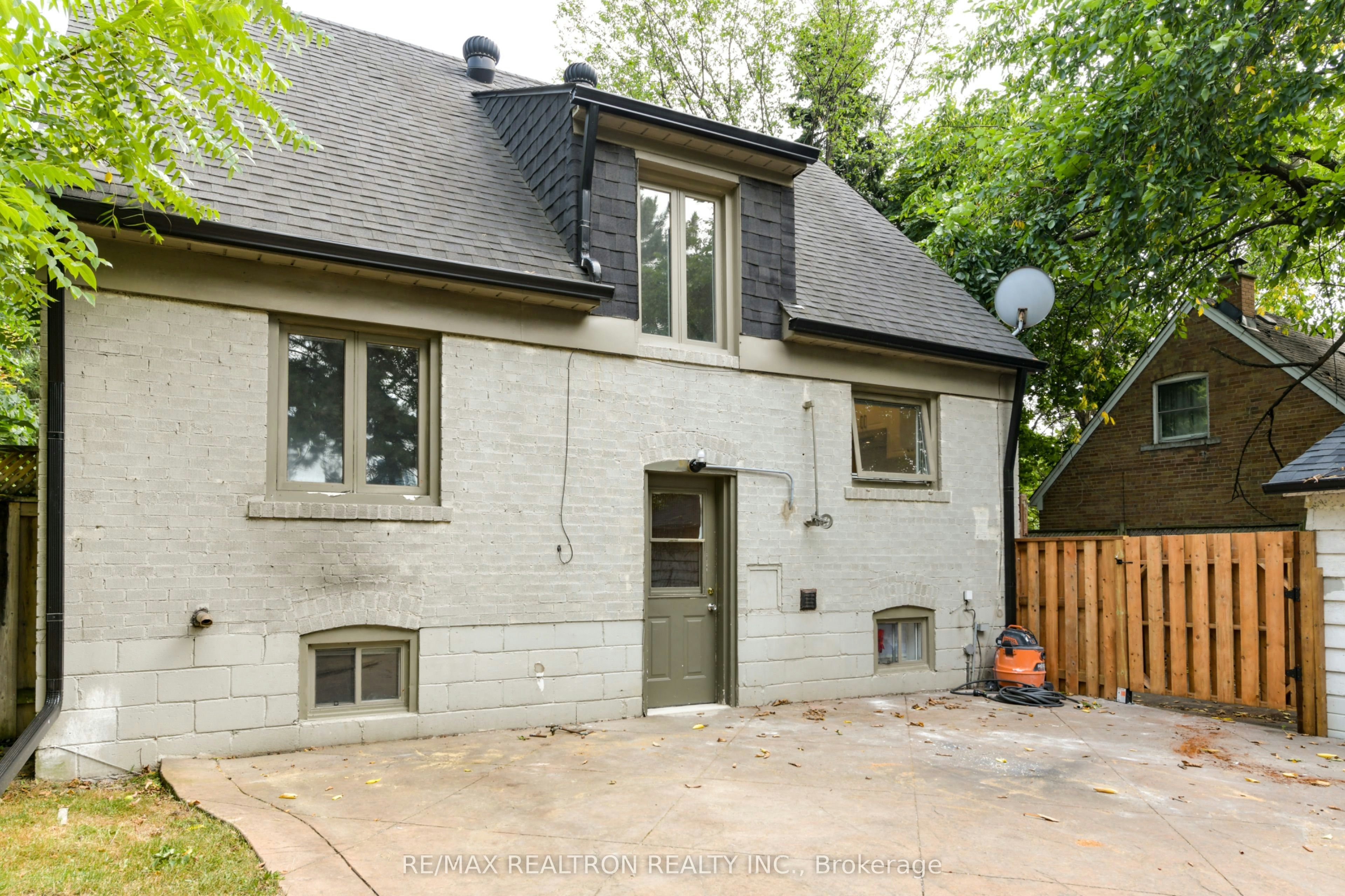 150 Upper Canada Drive, Toronto, ON, M2P 1S8 - 5