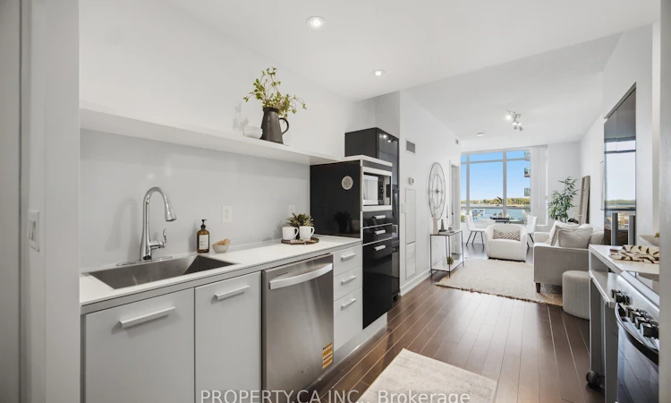 508-38 Dan Leckie Way