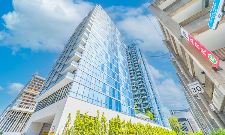 1210-210 Simcoe Street