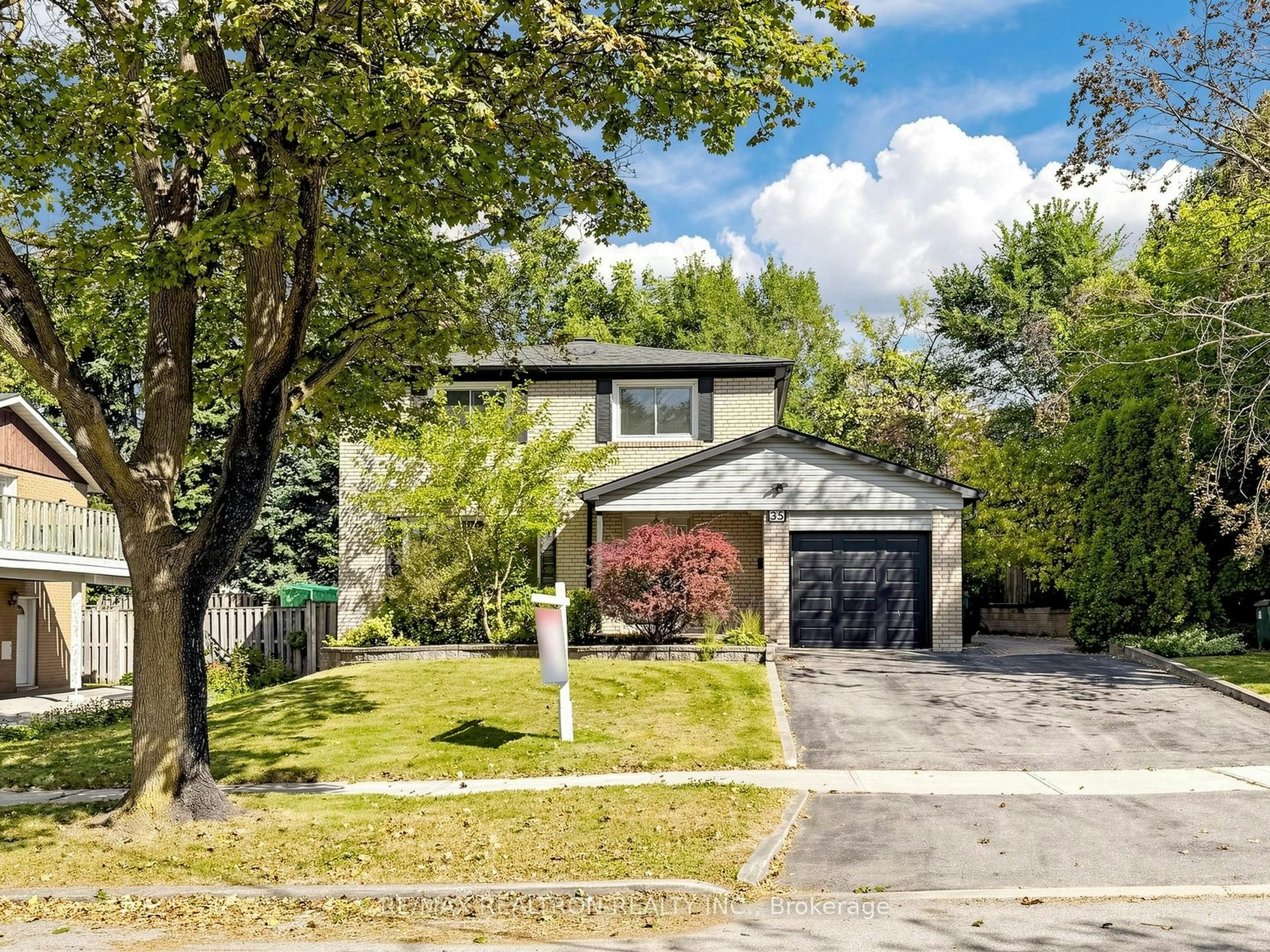 35 Rochelle Crescent, Toronto, ON, M2J 1Y3
