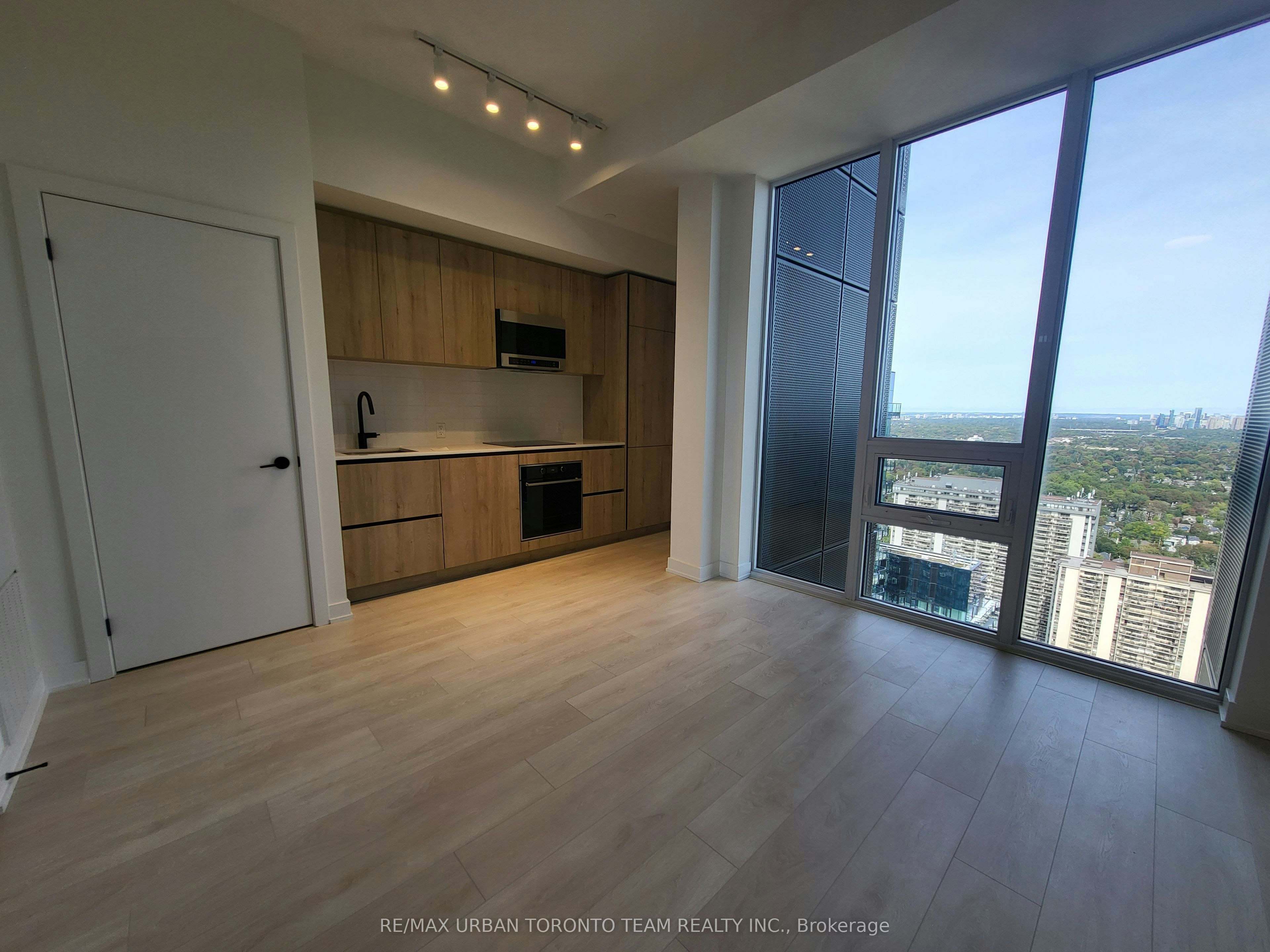 UPH-01 (3901)-117 Broadway Avenue, Toronto, ON, M4P 1V3 - 2