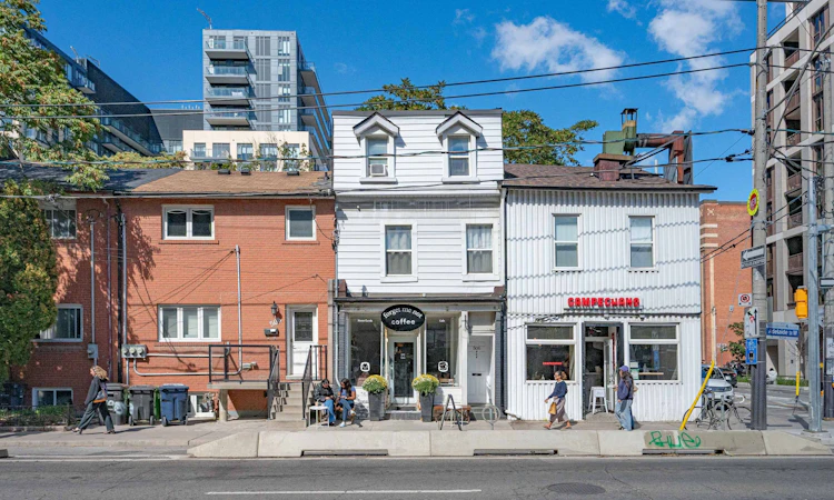 506 Adelaide Street W