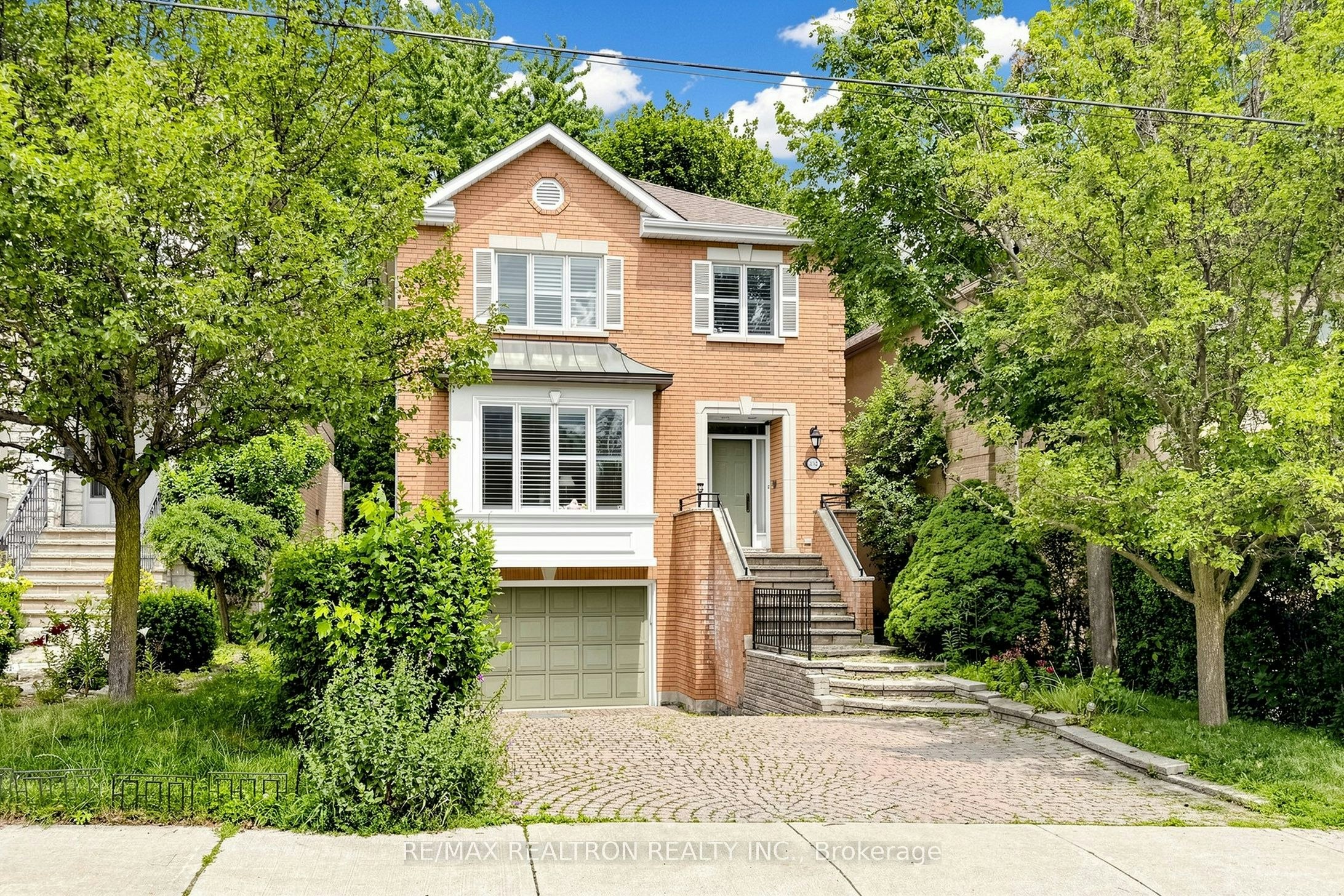 352 Deloraine Avenue, Toronto, ON, M5M 2B6