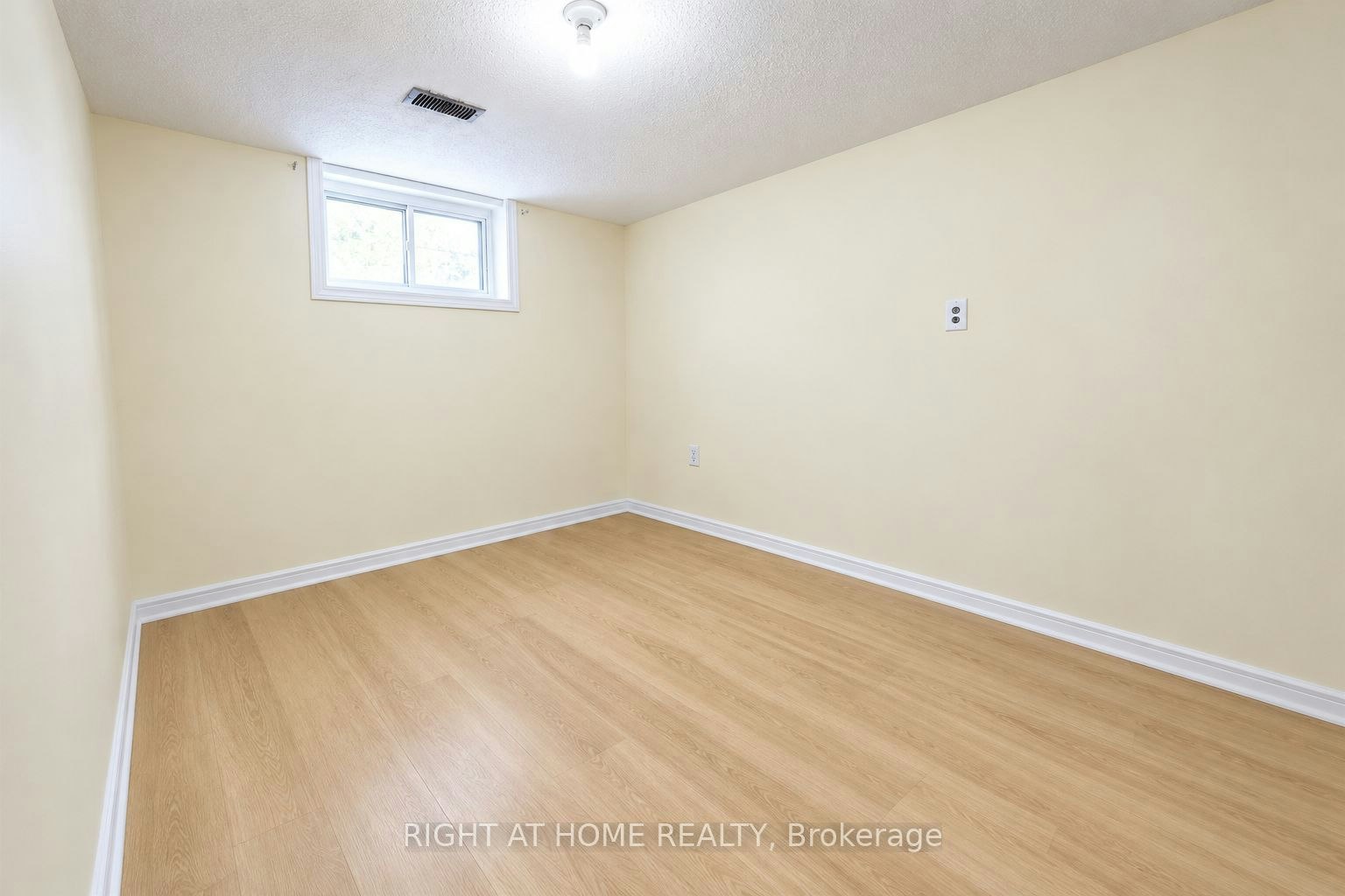 Bast-17 Bryant Street, Toronto, ON, M3H 4Z8 - 5