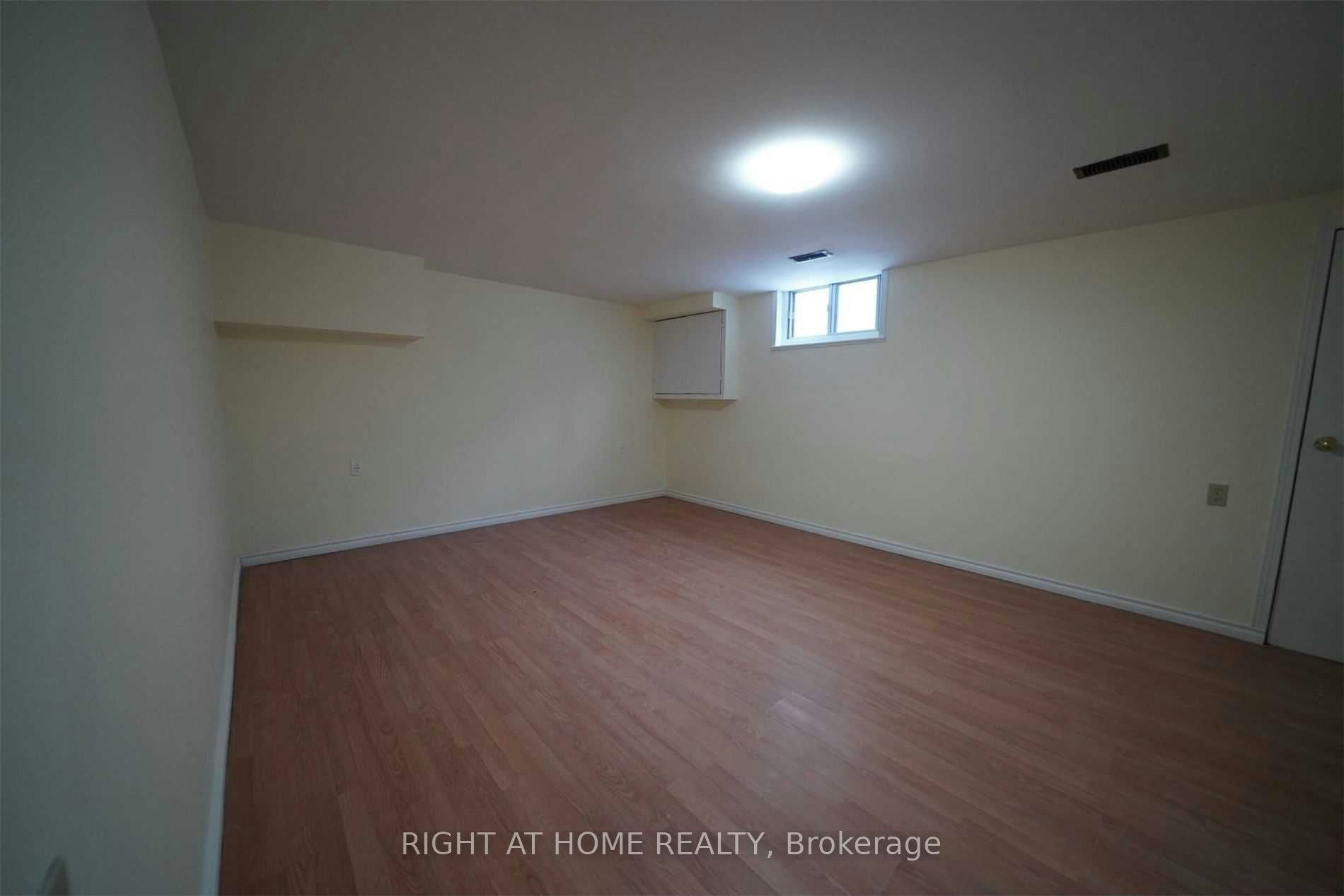 Bast-17 Bryant Street, Toronto, ON, M3H 4Z8 - 8