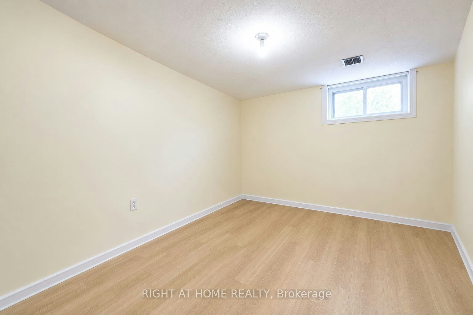 Bast-17 Bryant Street, Toronto, ON, M3H 4Z8 - 6