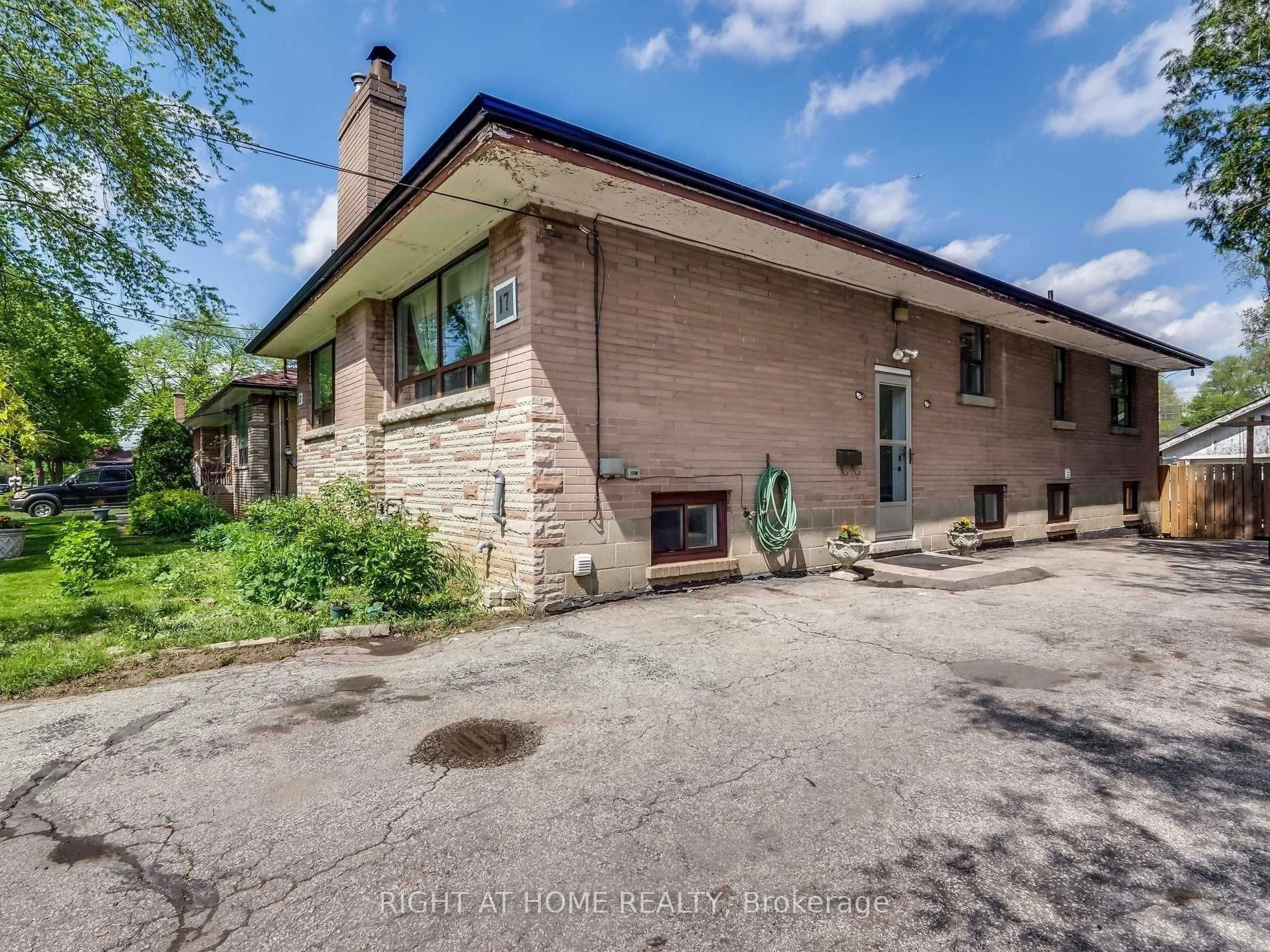 Bast-17 Bryant Street, Toronto, ON, M3H 4Z8 - 2
