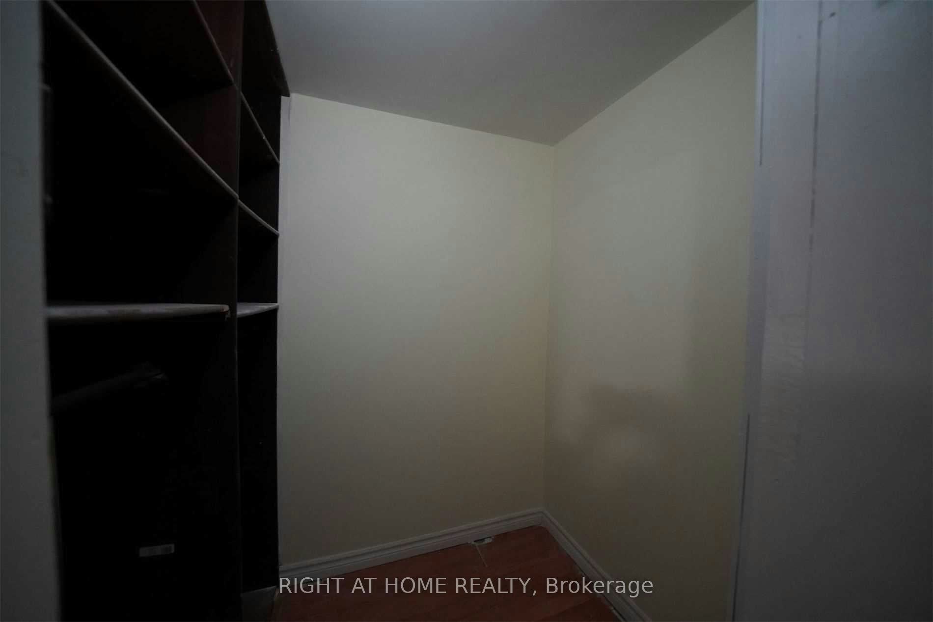 Bast-17 Bryant Street, Toronto, ON, M3H 4Z8 - 9