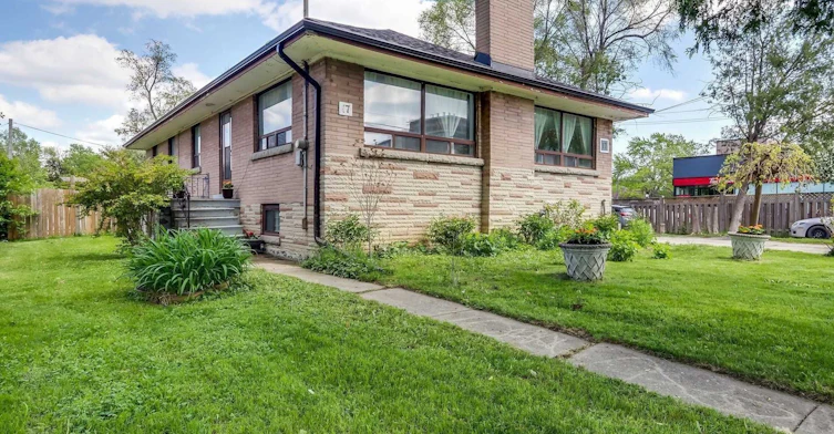 Bast-17 Bryant Street, Toronto, ON, M3H 4Z8