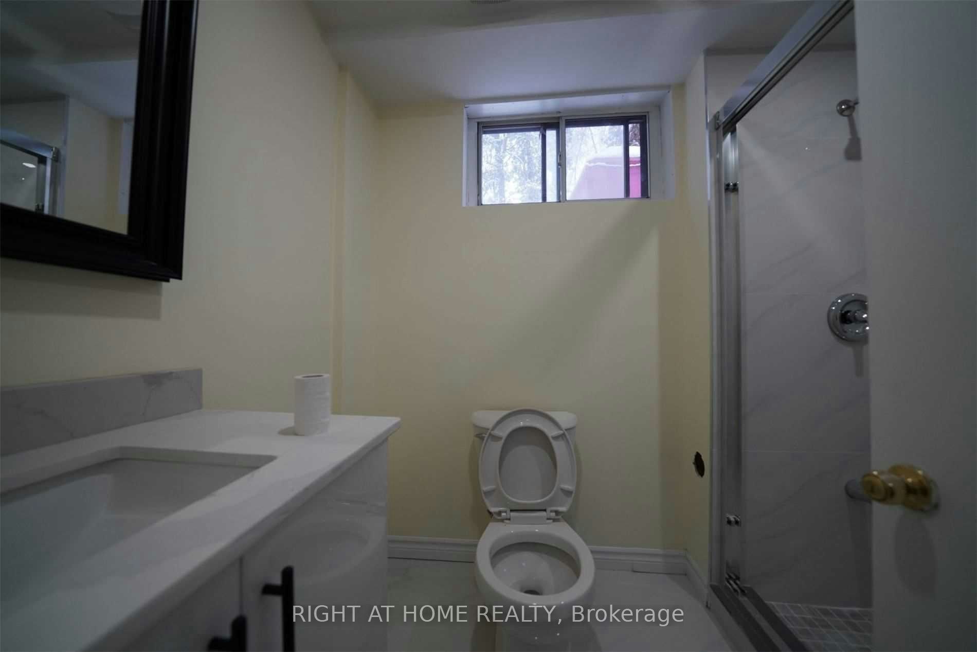 Bast-17 Bryant Street, Toronto, ON, M3H 4Z8 - 11