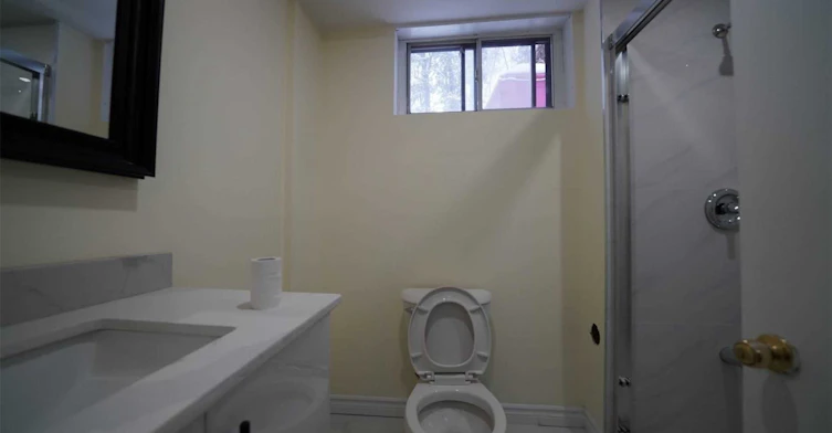 Bast-17 Bryant Street, Toronto, ON, M3H 4Z8 - 11