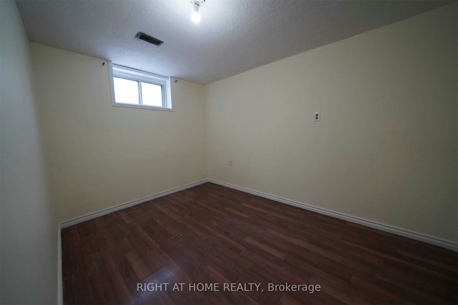 Bast-17 Bryant Street, Toronto, ON, M3H 4Z8 - 7