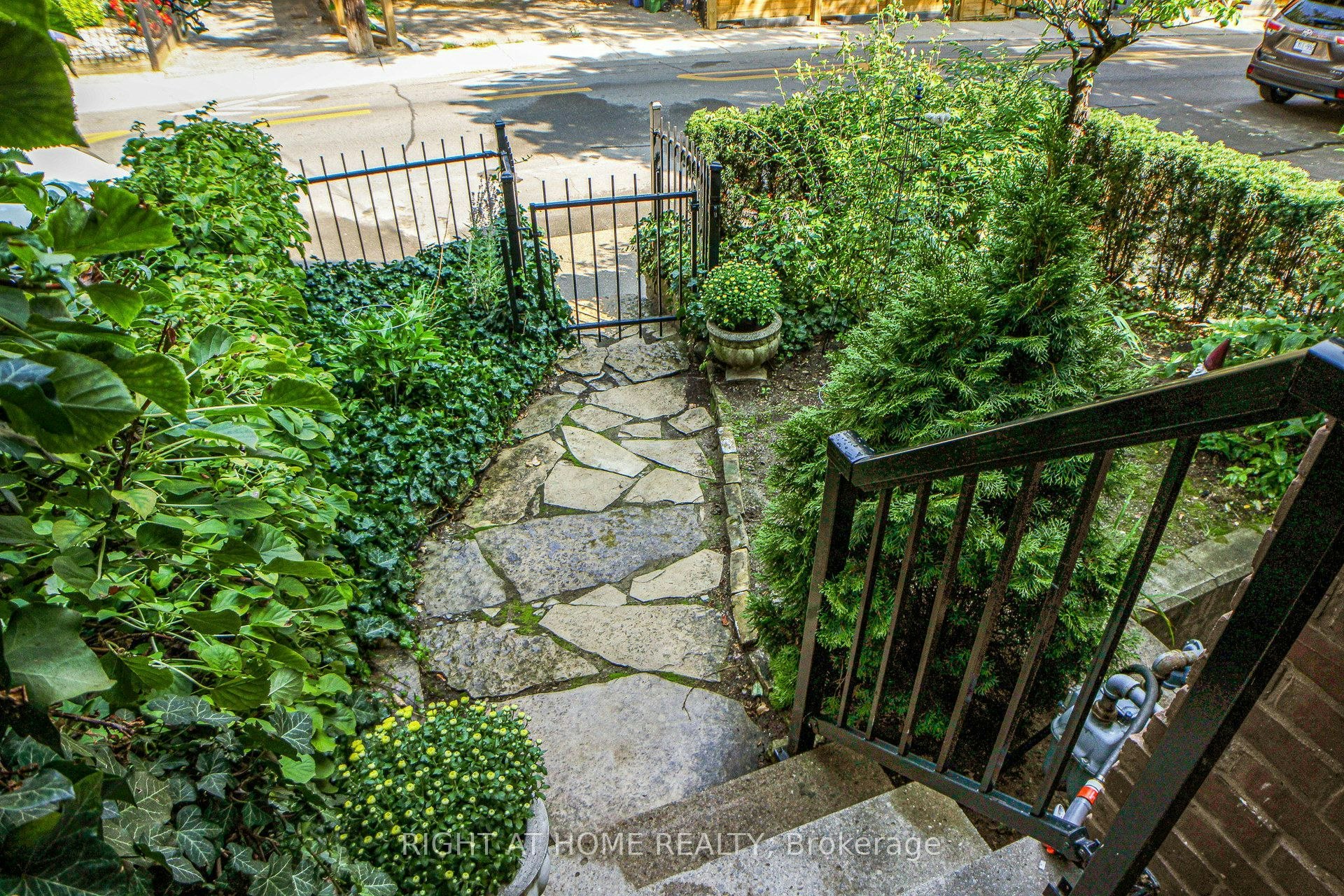 Main-440 Sackville Street, Toronto, ON, M4X 1T2 - 3