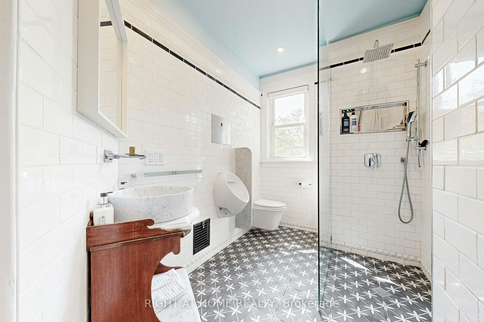 Main-440 Sackville Street, Toronto, ON, M4X 1T2 - 18