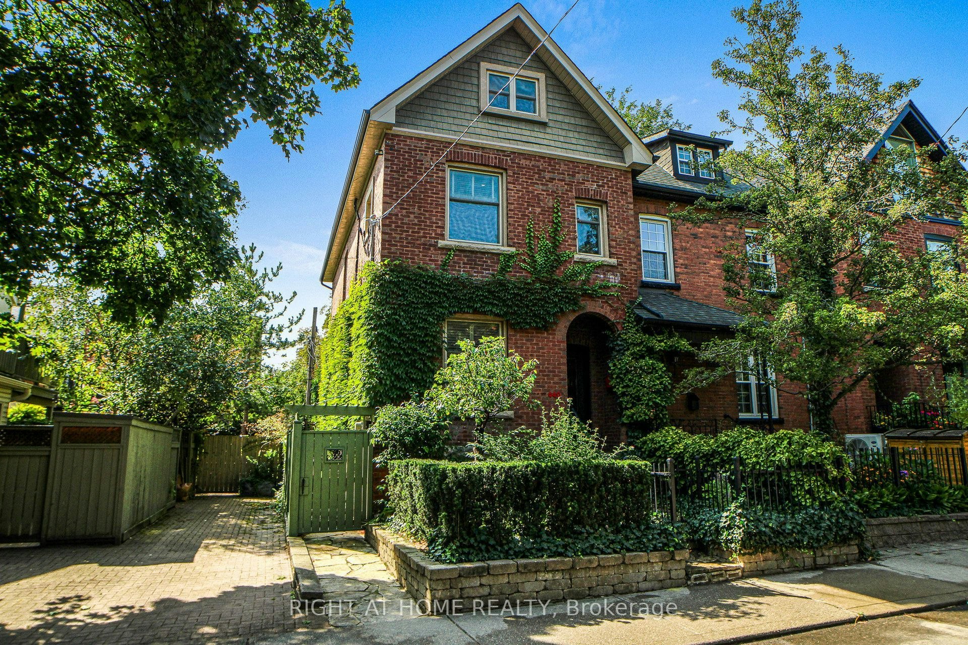 Main-440 Sackville Street, Toronto, ON, M4X 1T2