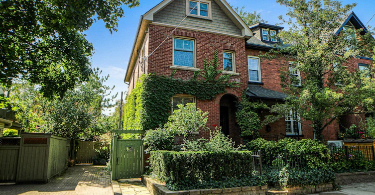 Main-440 Sackville Street, Toronto, ON, M4X 1T2