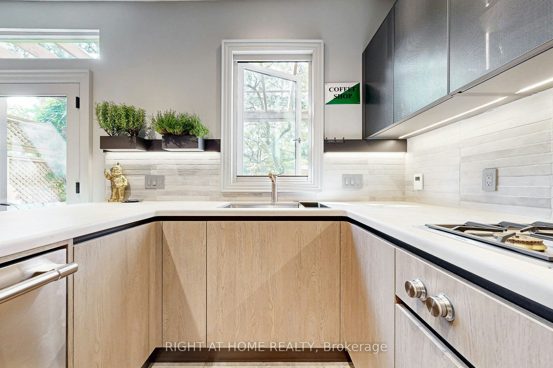 Main-440 Sackville Street, Toronto, ON, M4X 1T2 - 15