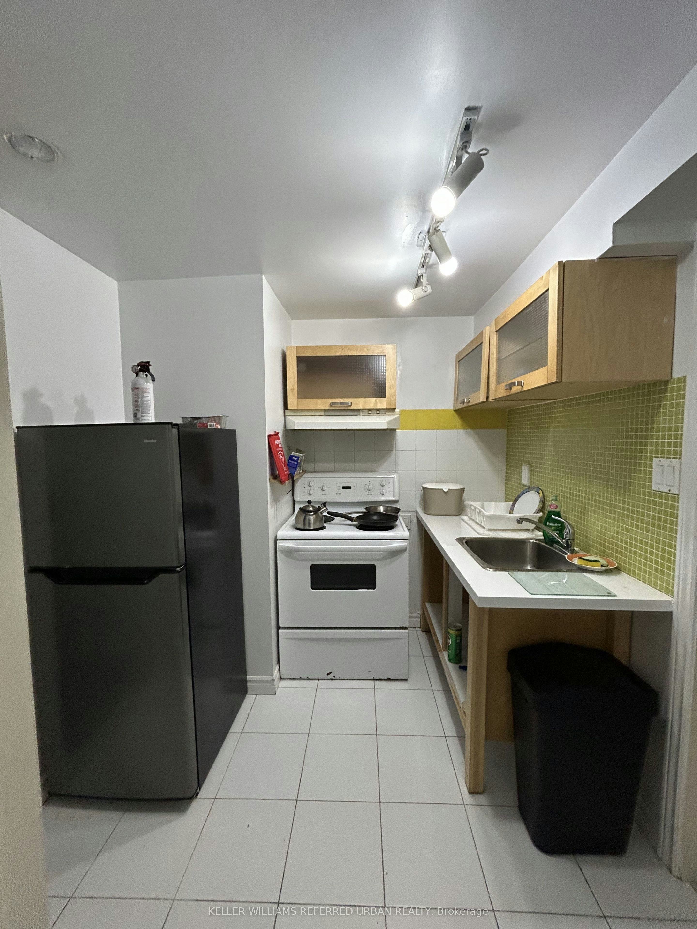 63 Hilton Avenue, Toronto, ON, M5R 3E5 - 4
