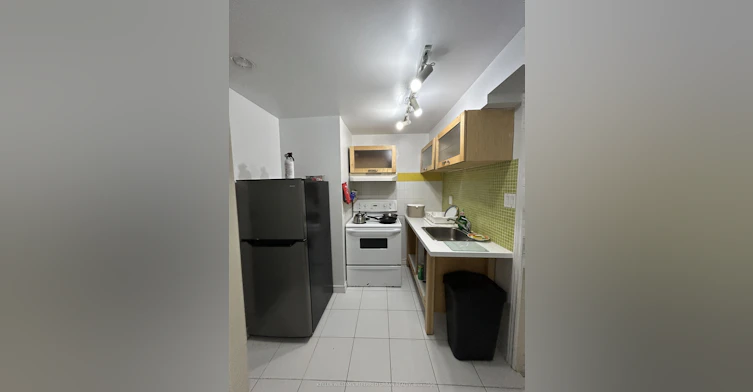 63 Hilton Avenue, Toronto, ON, M5R 3E5 - 4