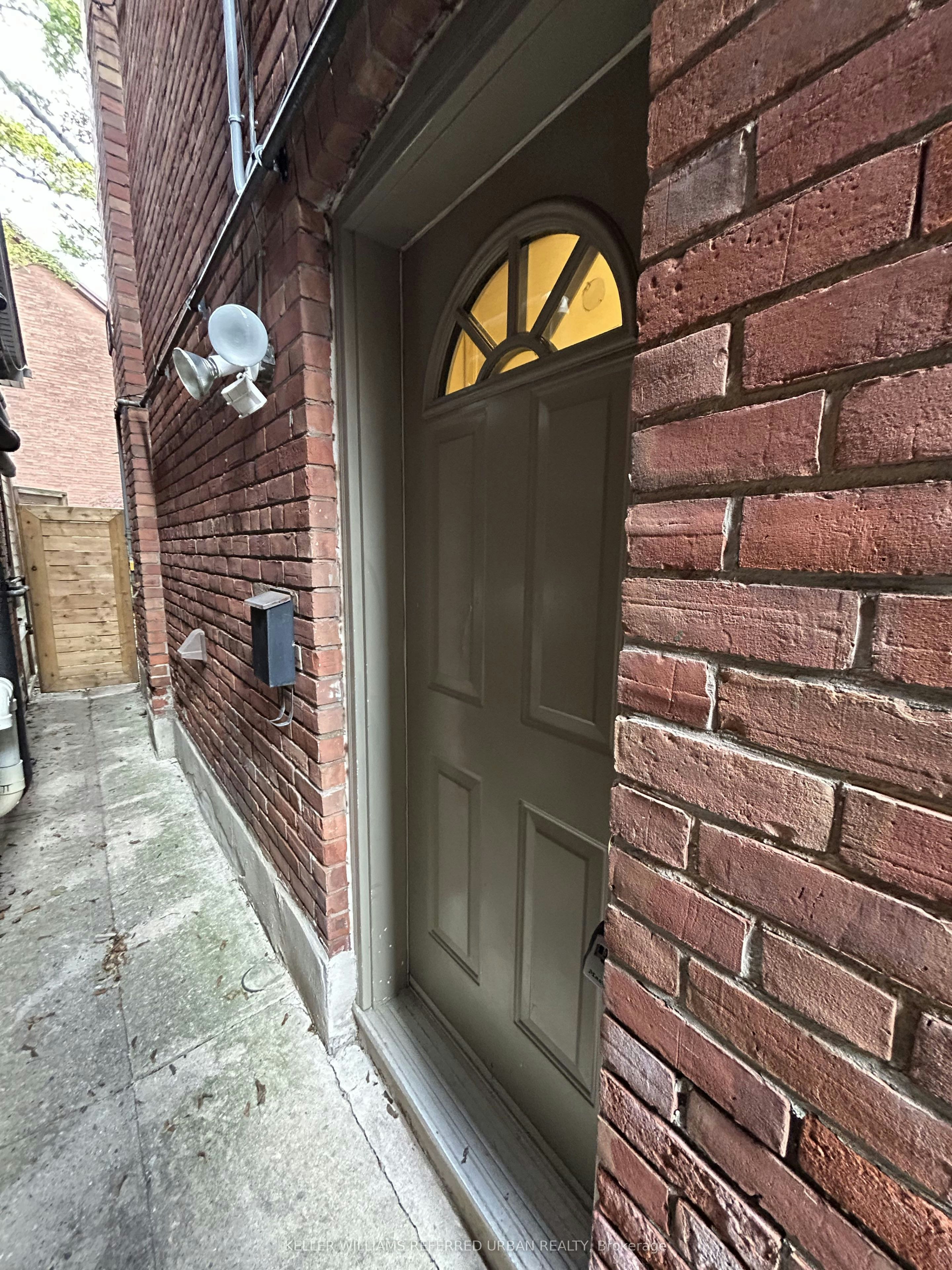 63 Hilton Avenue, Toronto, ON, M5R 3E5 - 2