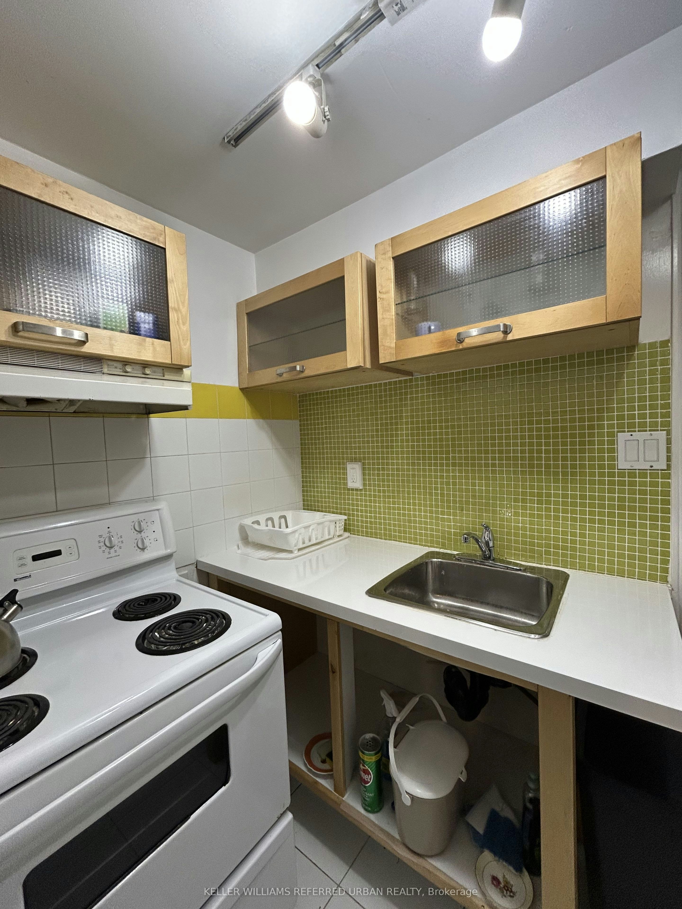 63 Hilton Avenue, Toronto, ON, M5R 3E5