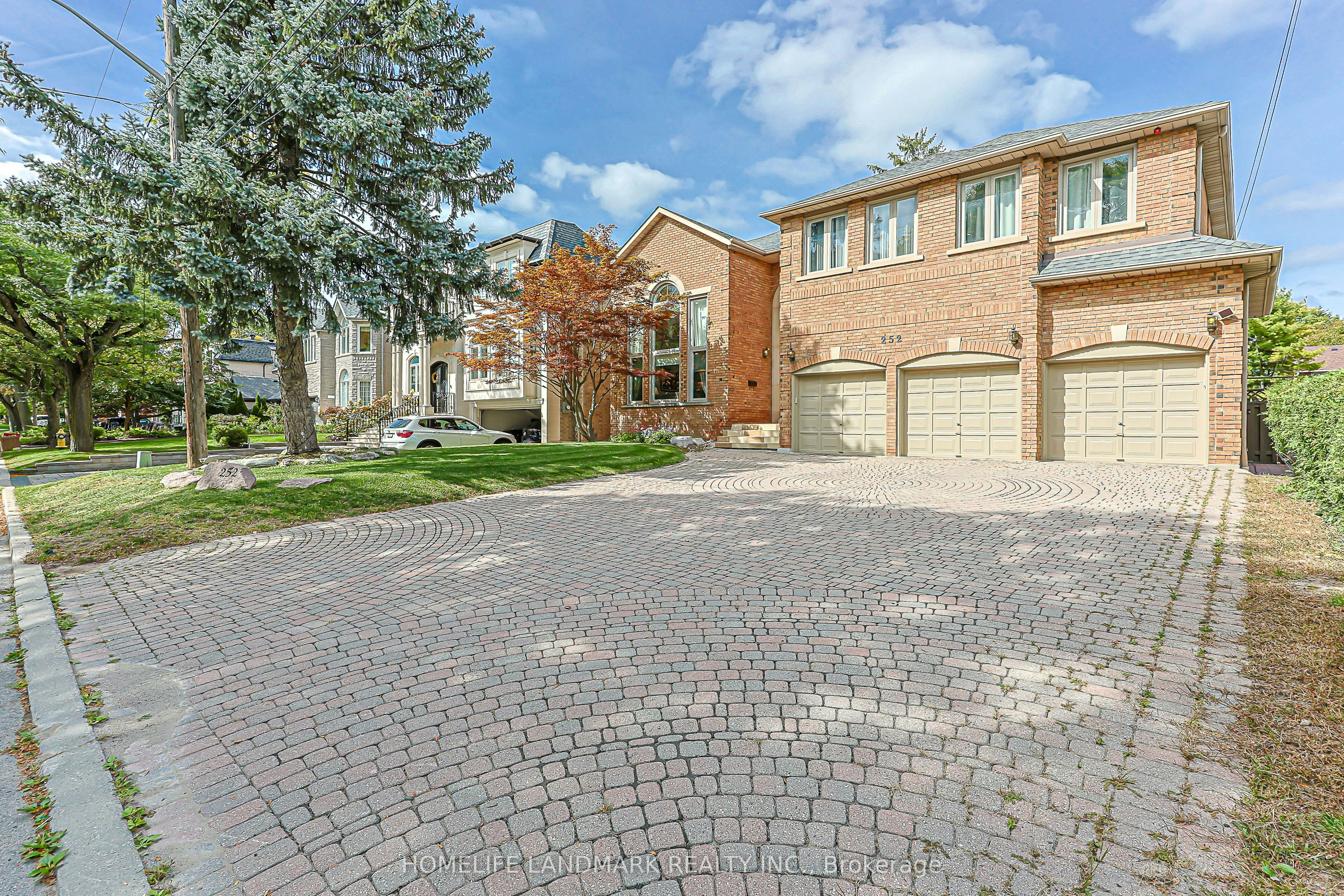 252 Dunview Avenue N, Toronto, ON, M2N 4J2