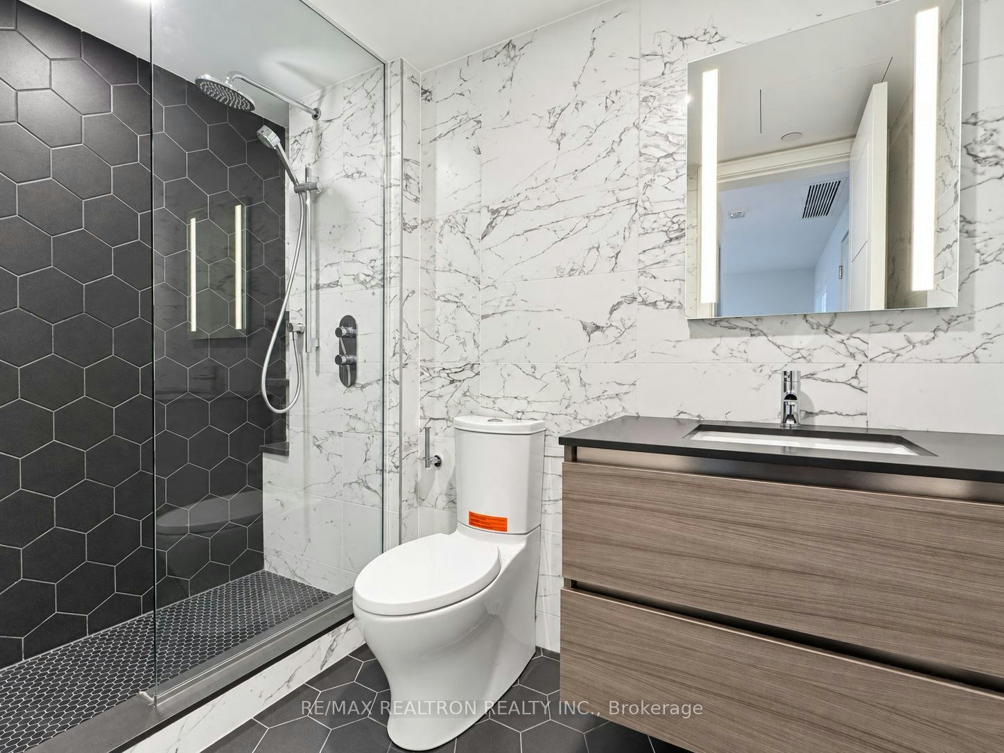 107-2 Clarendon Avenue, Toronto, ON, M4V 1H9 - 8